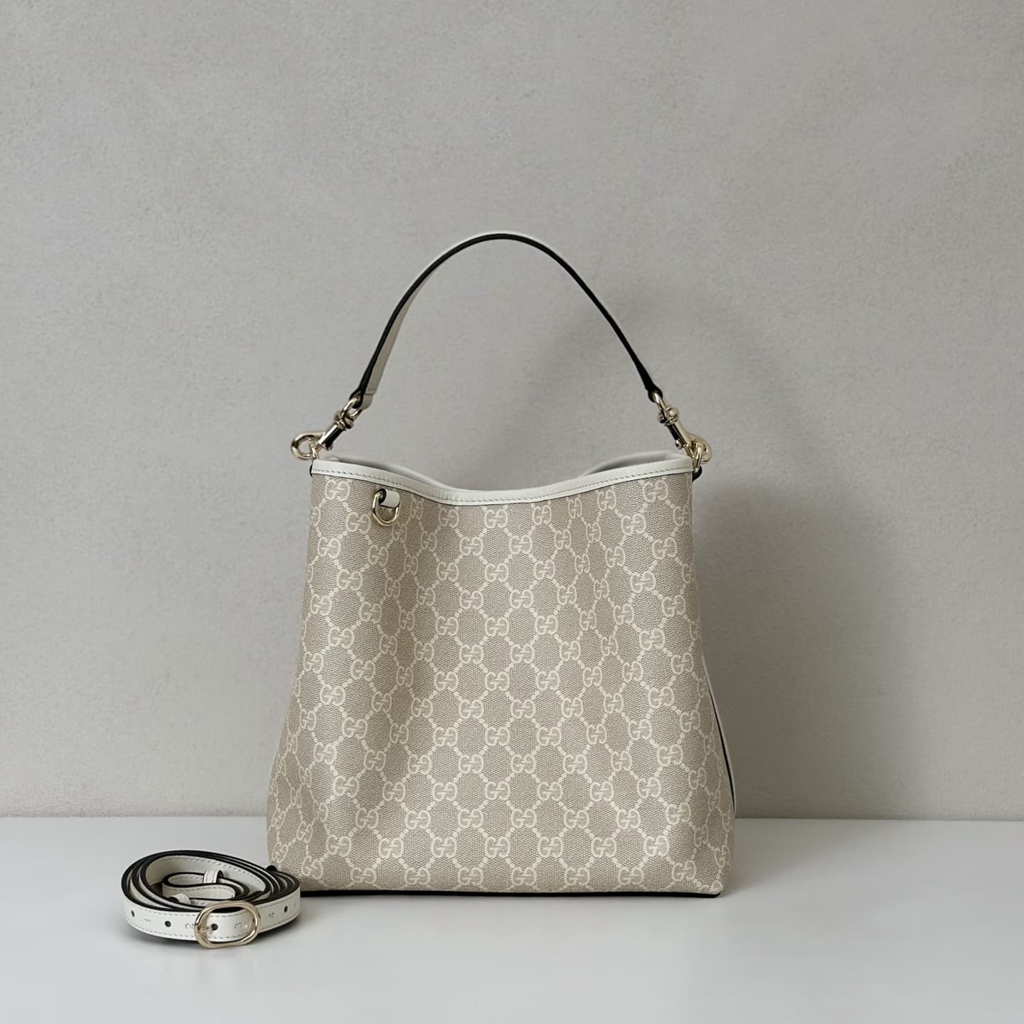 Gucci GG Emblem medium bucket bag 815103 High