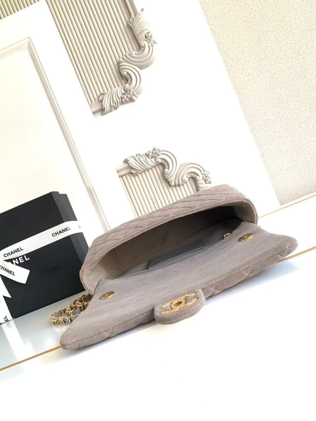 Chanel Classic Flap bag in Grey Suede & Gold-Tone Metal AS5987 A
