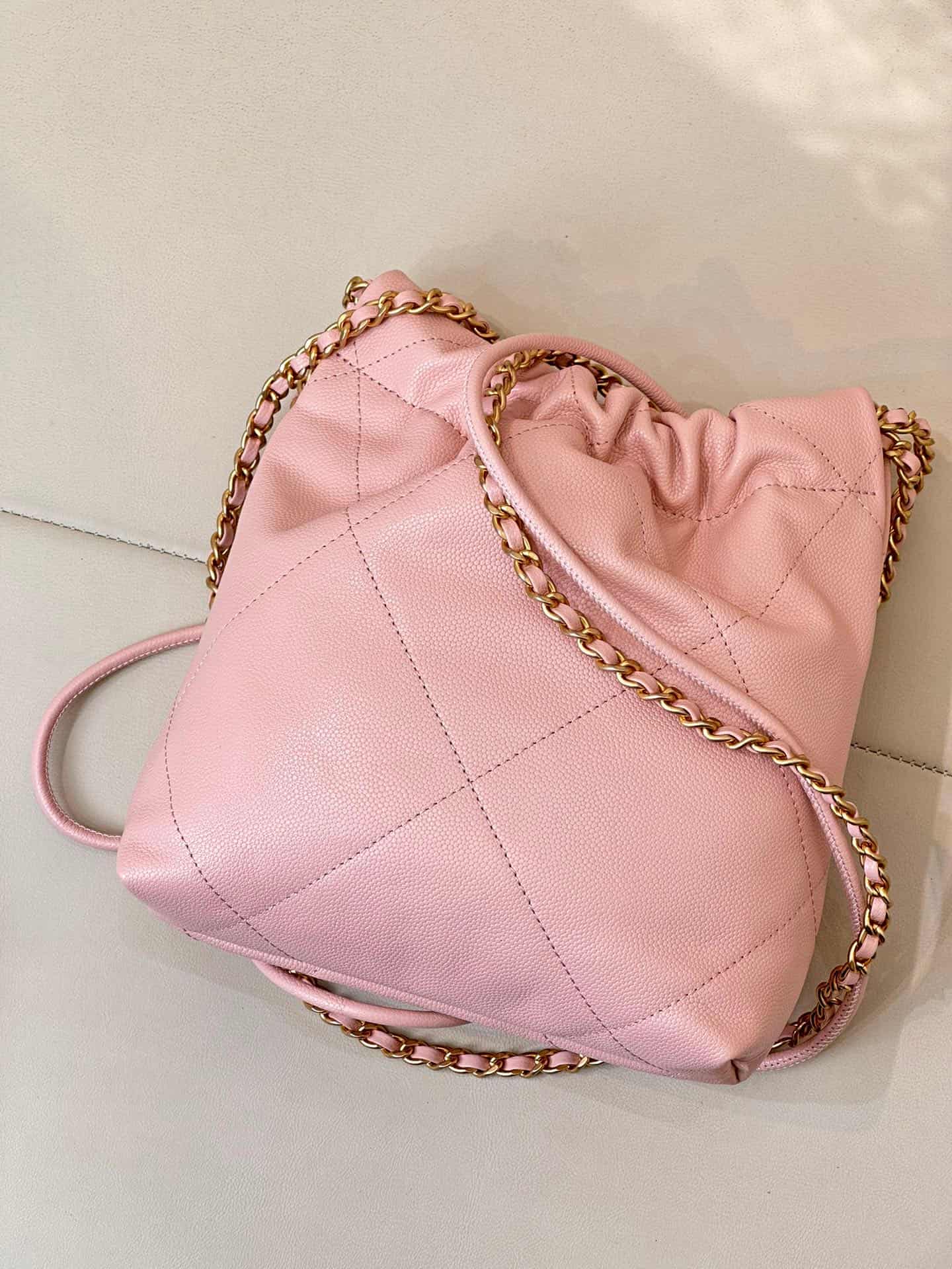 Chanel 22 MINI HANDBAG Shiny Calfskin Pink & Gold-Tone Metal AS3980 TOP