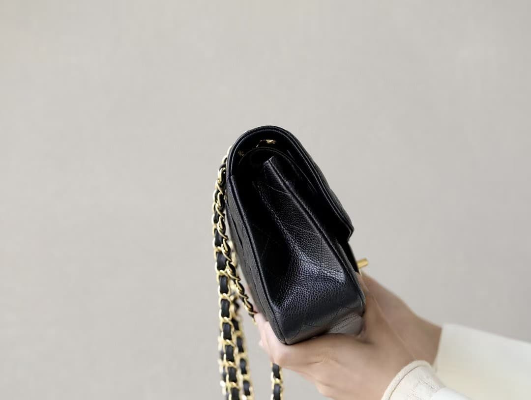 Chanel Medium CLASSIC HANDBAG Grained Calfskin Black Gold Metal TOP