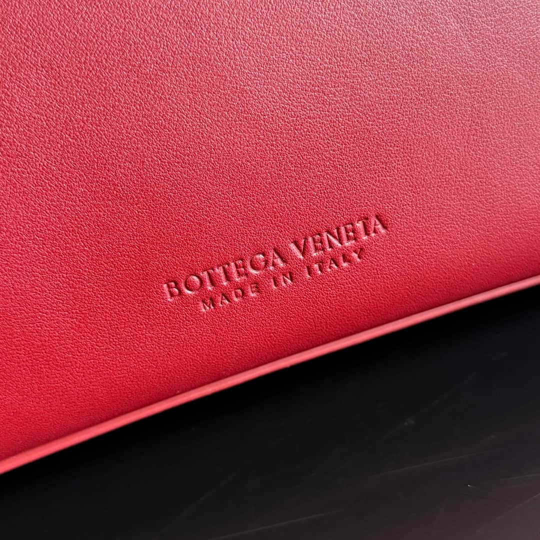 Bottega Veneta Andiamo tote bag in red calfskin leather TOP