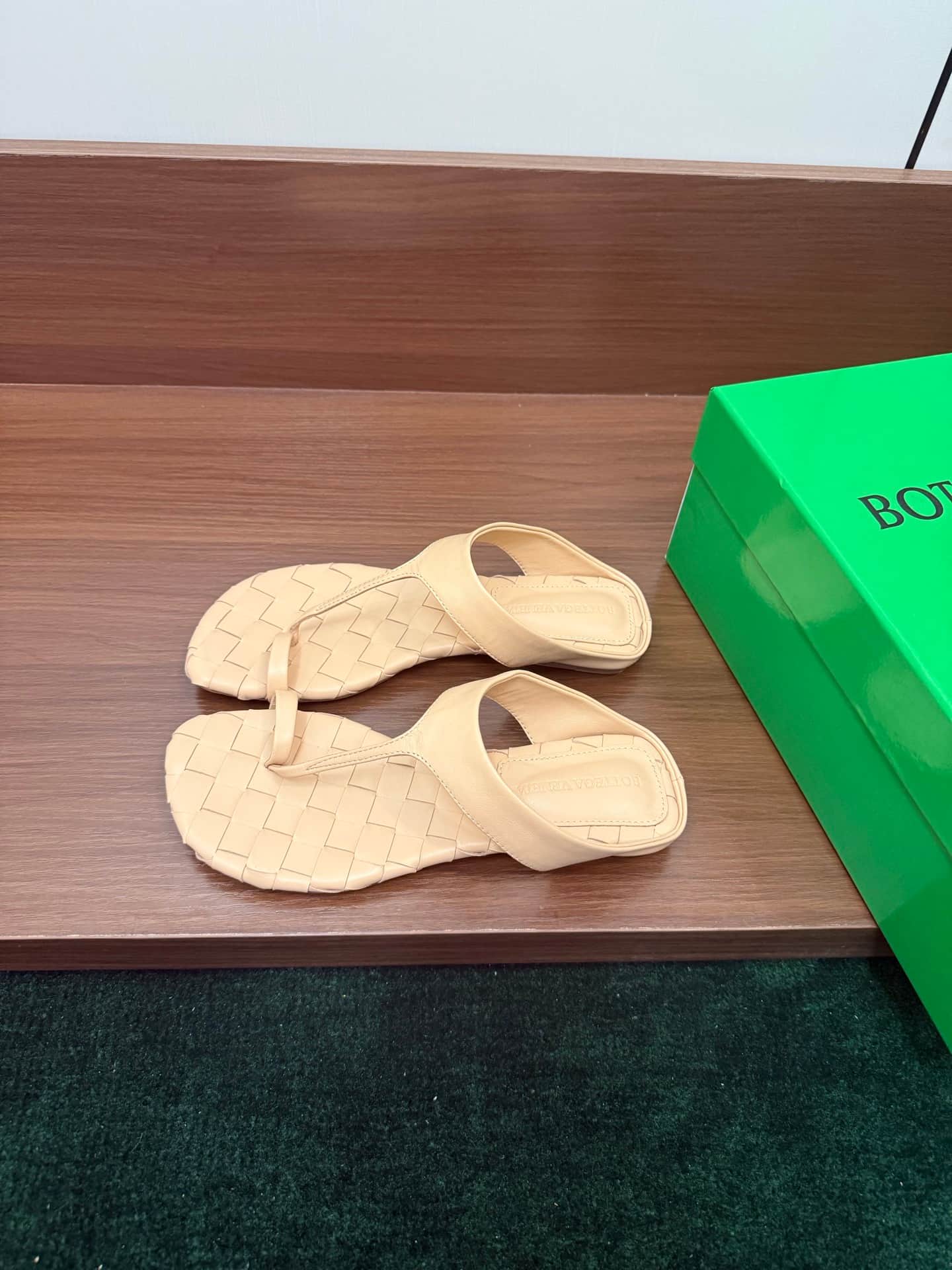 Bottega Veneta Livia Flat Thong Sandal Shoes Women