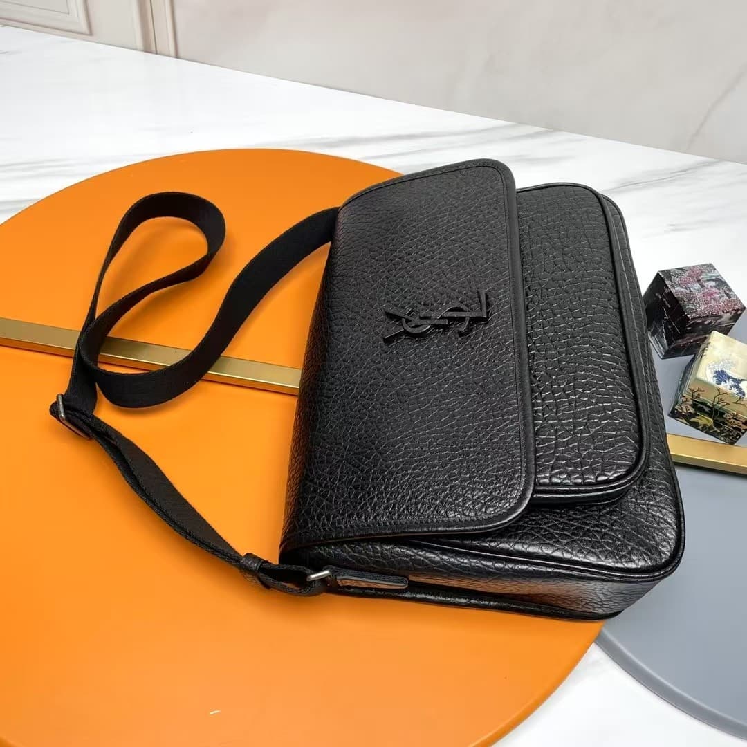 NIKI MESSENGER IN GRAINED LEATHER Black High