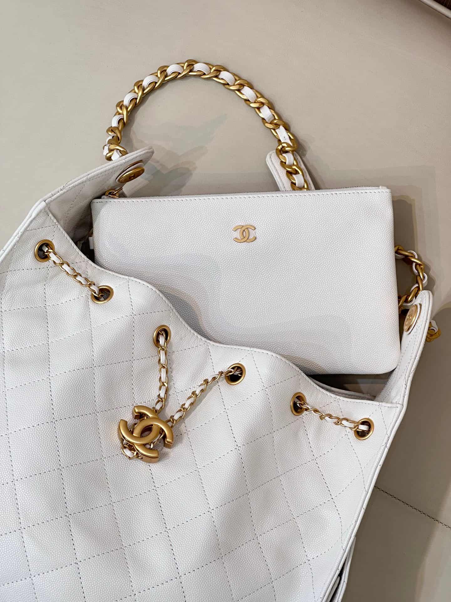 Chanel 25 Medium Hobo handbag AS5311 Grained Calfskin & Gold-tone Metal White TOP