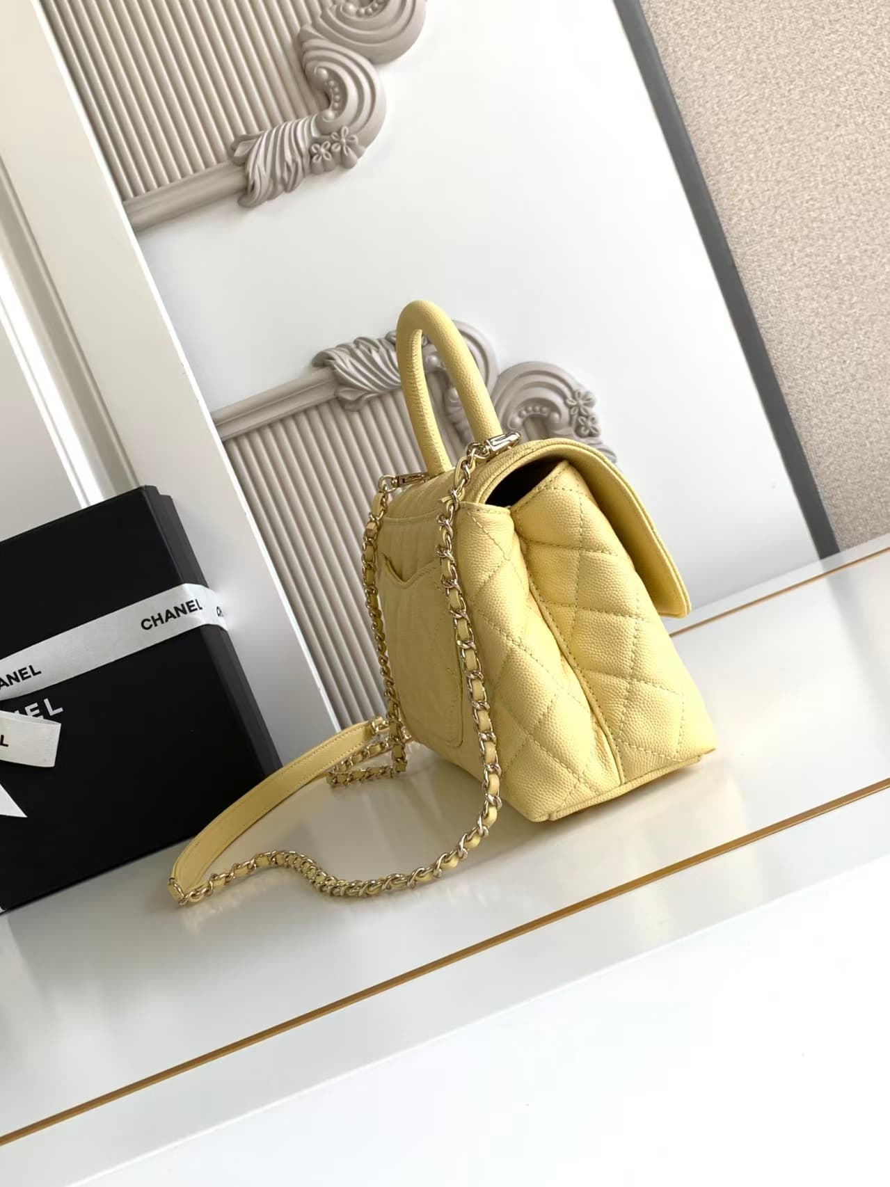 SMALL FLAP BAG WITH TOP HANDLE Grained Calfskin Yellow-binding Gold Metal High