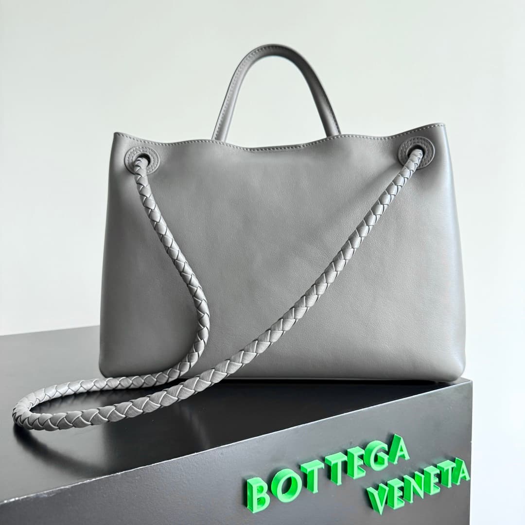 Bottega Veneta Andiamo tote bag in grey calfskin leather TOP