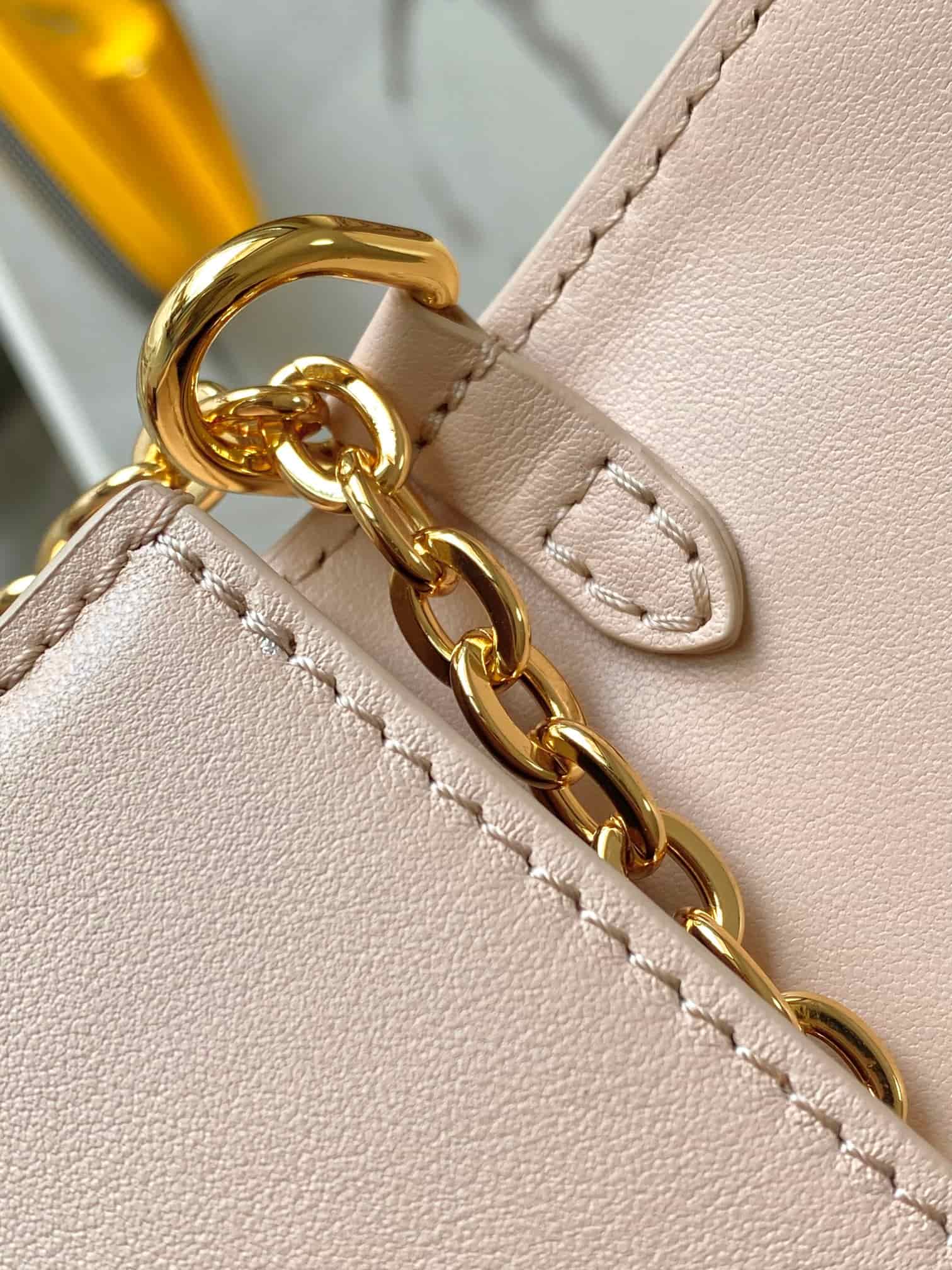 Louis Vuitton Wallet On Chain LV Bloom Macchiato Cream Sand M14581 TOP