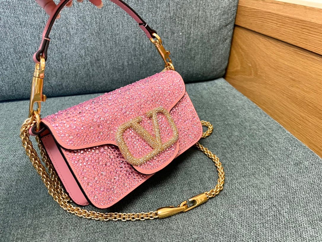 Valentino Garavani Locò Small Shoulder Bag in Pink High