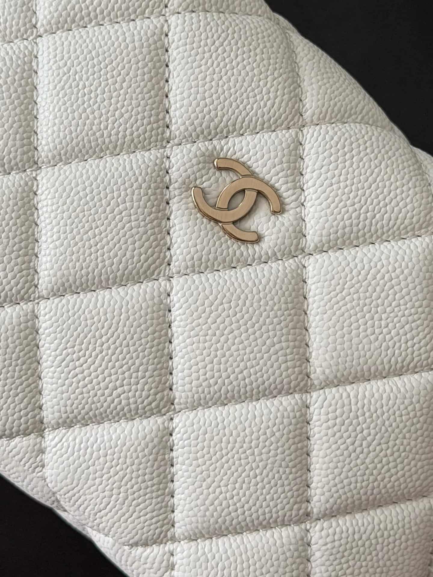 Chanel 25B hobo bag Caviar Calfskin& Gold-Tone Metal AP3387 White A