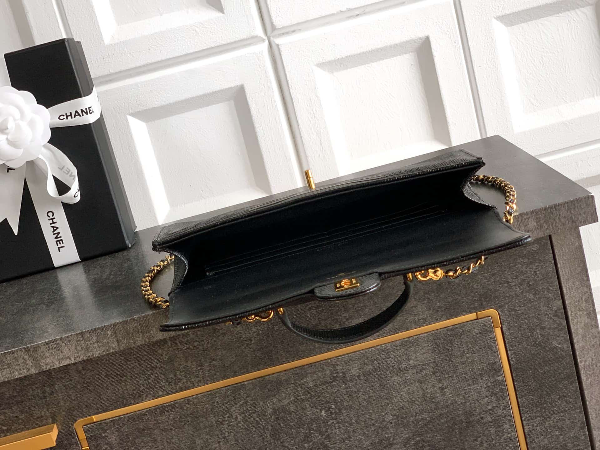 Chanel Clutch with chain Lizard Embossed Calfskin & Gold-Tone Metal Black AP5280 A