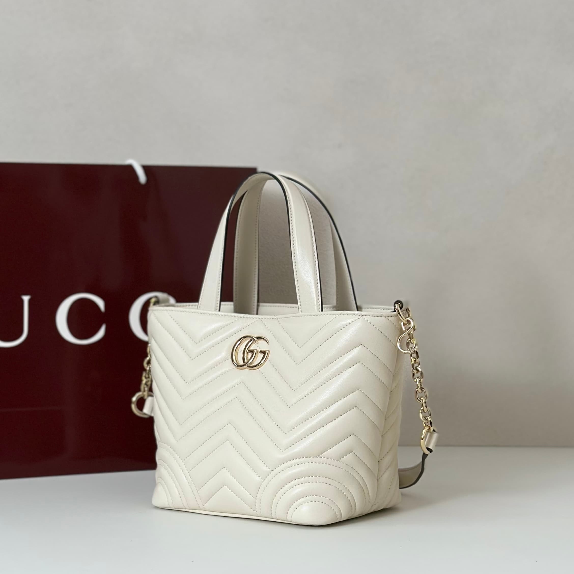 Gucci Betty small tote bag 847386 white leather High