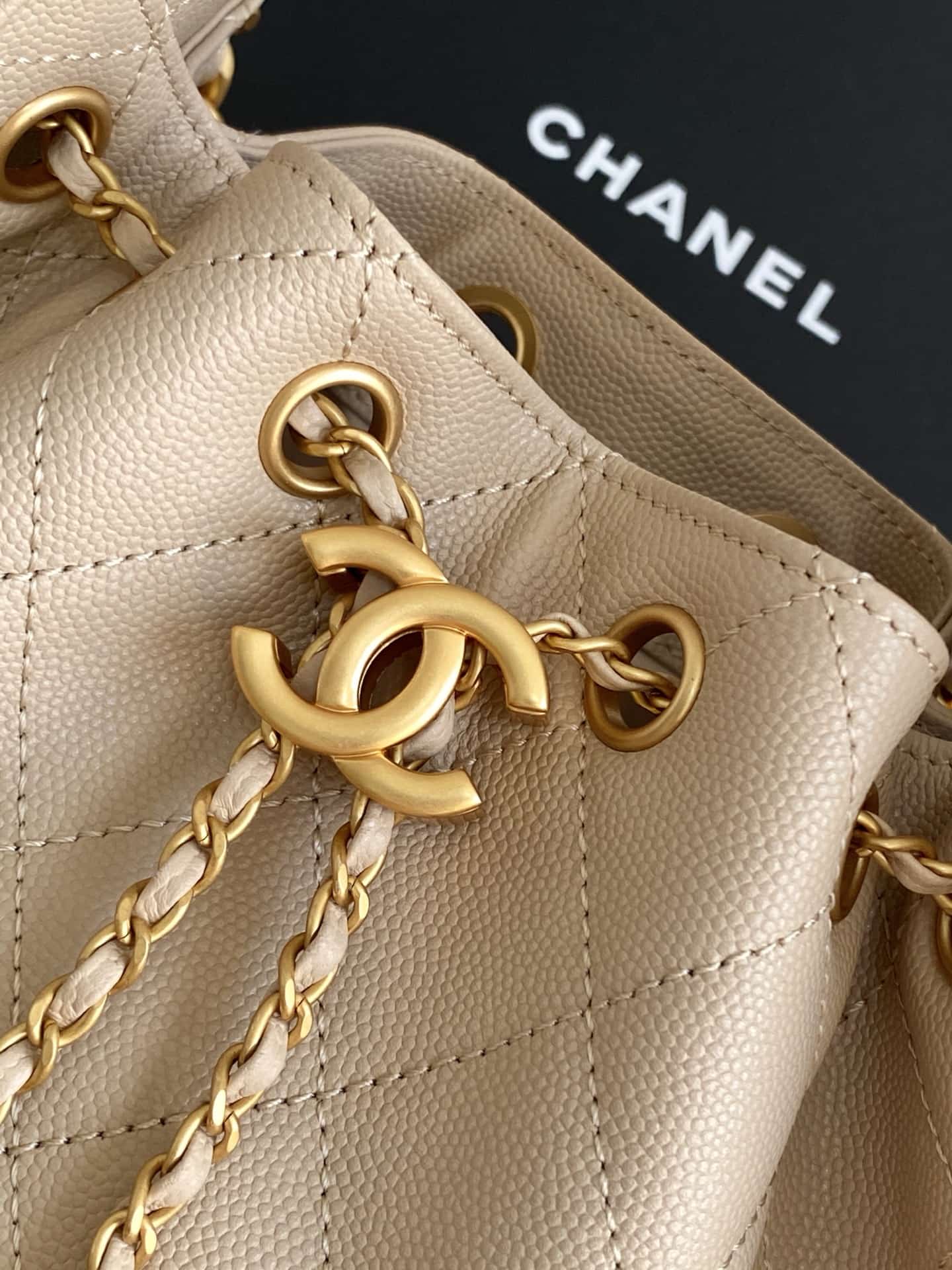 Chanel 25 Mini Hobo handbag AS5631 Grained calfskin & gold-tone metal Champagne A