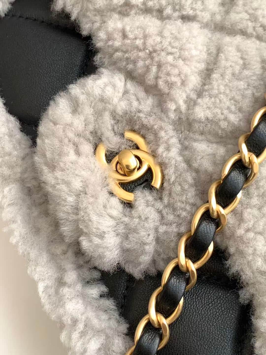 Chanel Mini Shearling Flap Bag in Black lambskin with grey shearling & Gold-Tone Metal AS5148 A