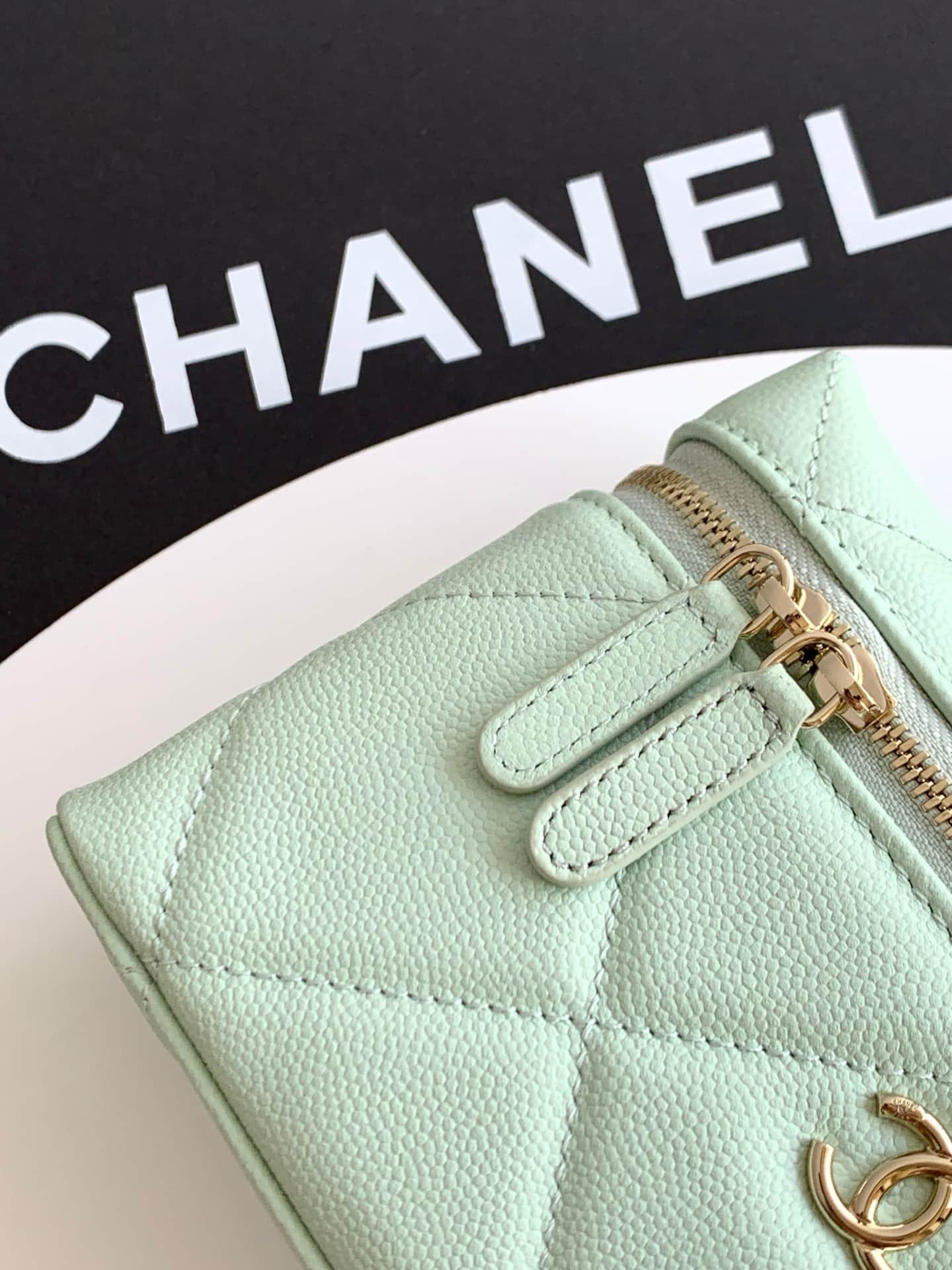 Chanel Vanity with Chain Grained Shiny Calfskin & Gold-Tone Metal Light Green AP4936 A