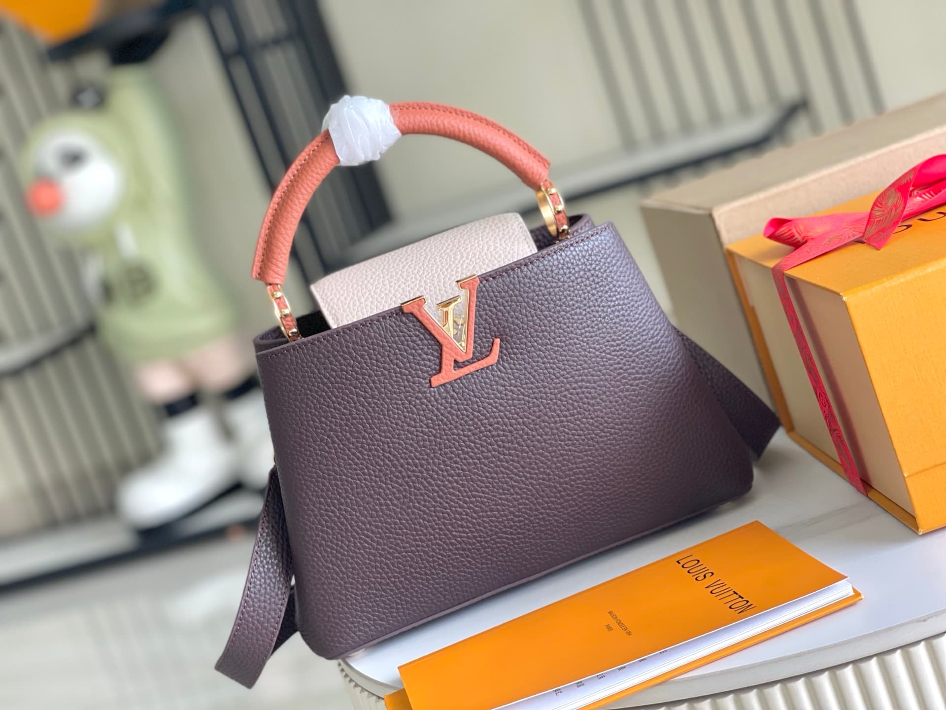 Louis Vuitton Capucines MM Taurillon leather M12952 Chocolate Brown/Quartz Pink/Beige/Tan Brown TOP