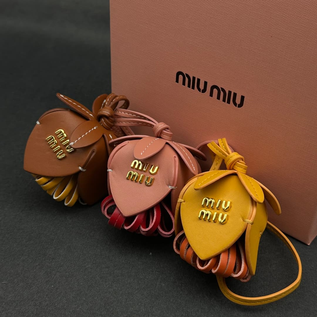 Miu Miu flower Logo-Lettering Leather Bag Charm
