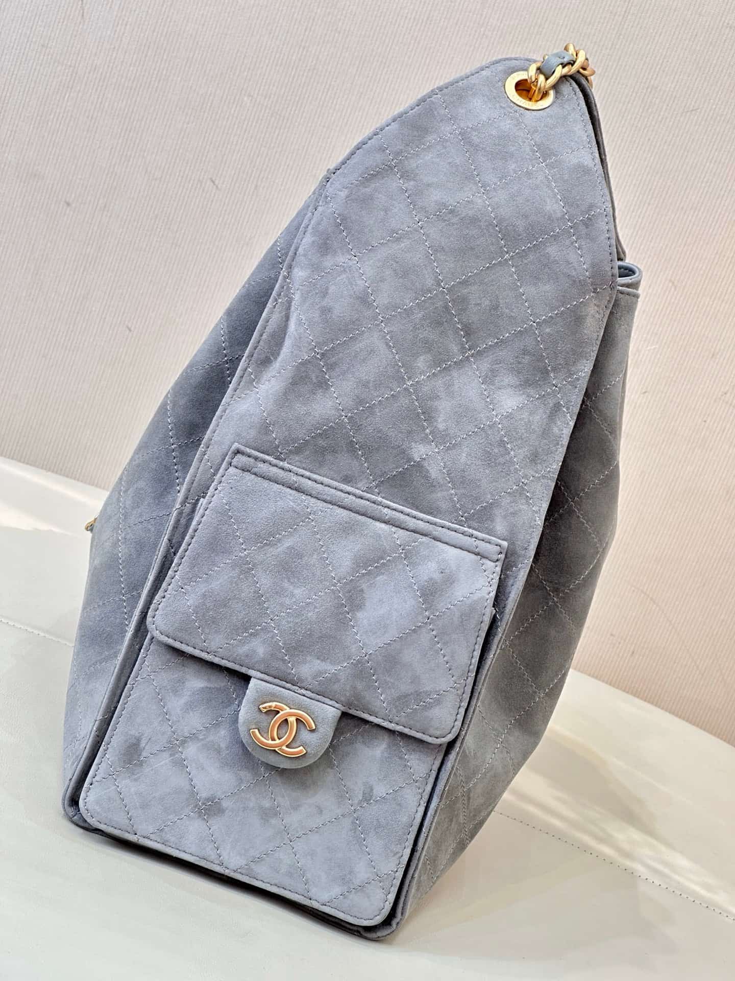 Chanel 25 Medium Hobo handbag AS5311 Suede &Gold-tone Metal Light Grey TOP