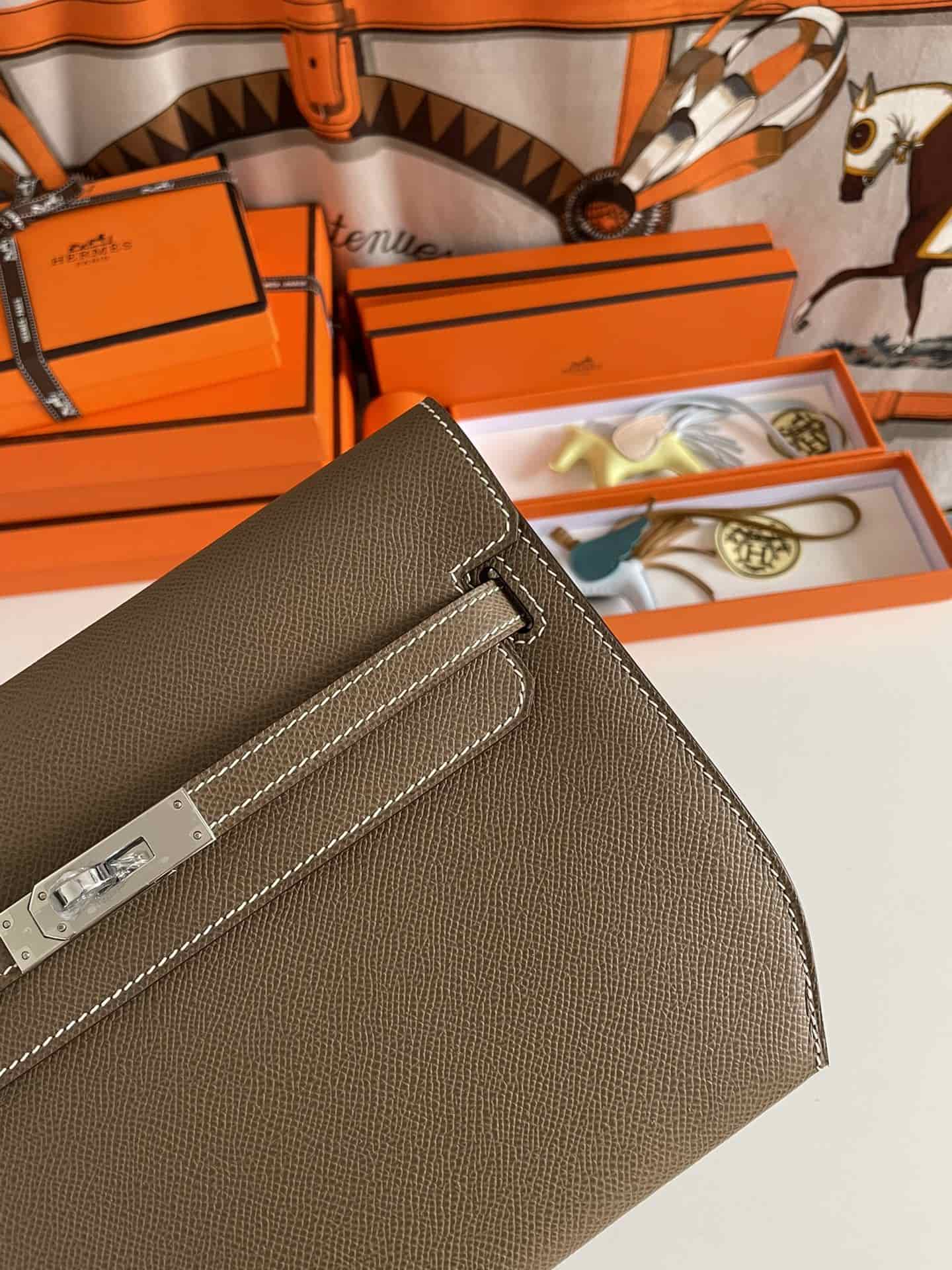 Hermes Kelly Depeches 25 Pouch Epsom Leather Etoupe WAX High