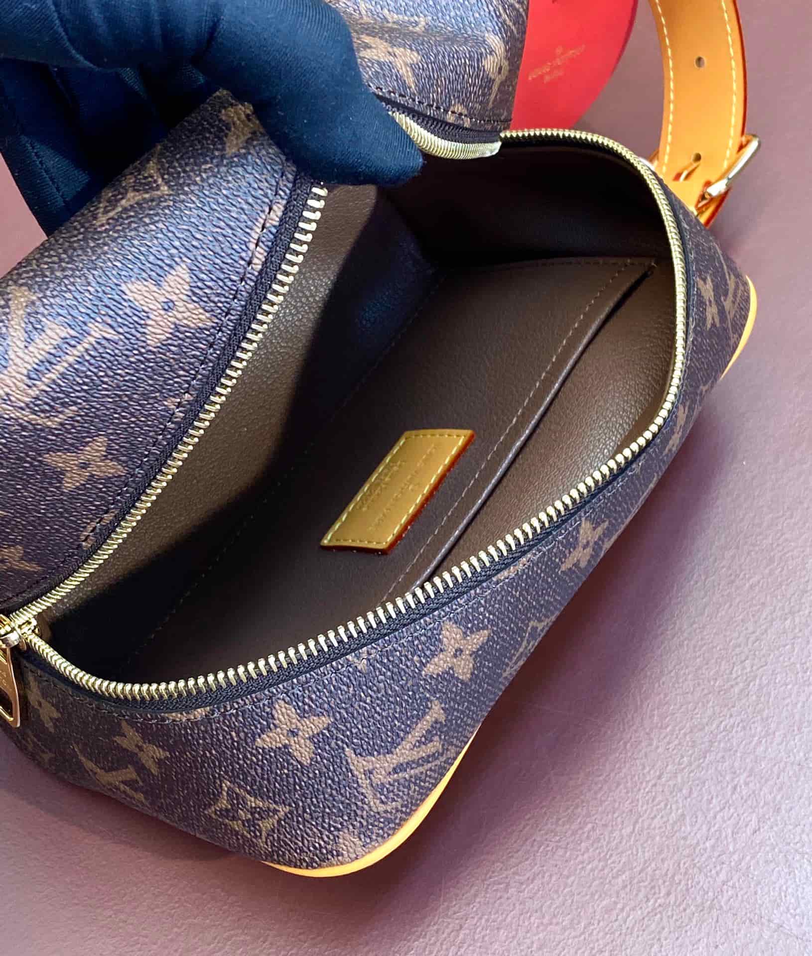 Louis Vuitton Locker Dopp Kit Monogram Dust coated canvas M83112 High