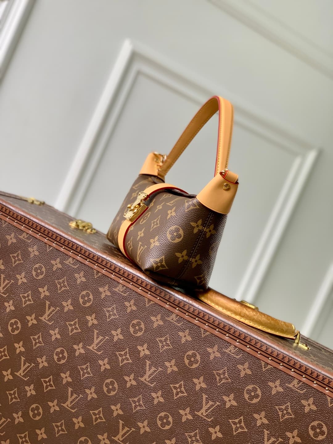 Louis Vuitton Pochette Mia Monogram canvas M26191 high