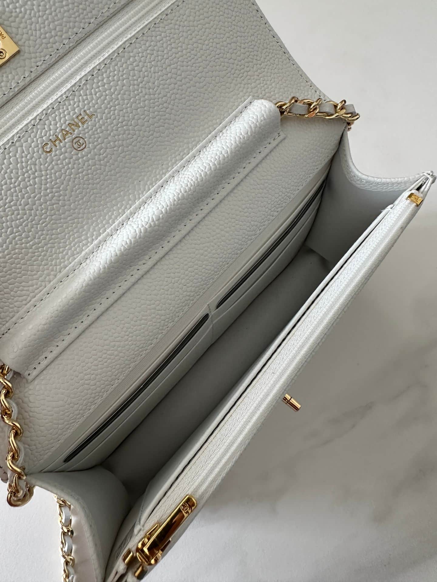 Chanel Classic Wallet on Chain Grained Shiny Calfskin & Gold-Tone Metal AP4241 White High