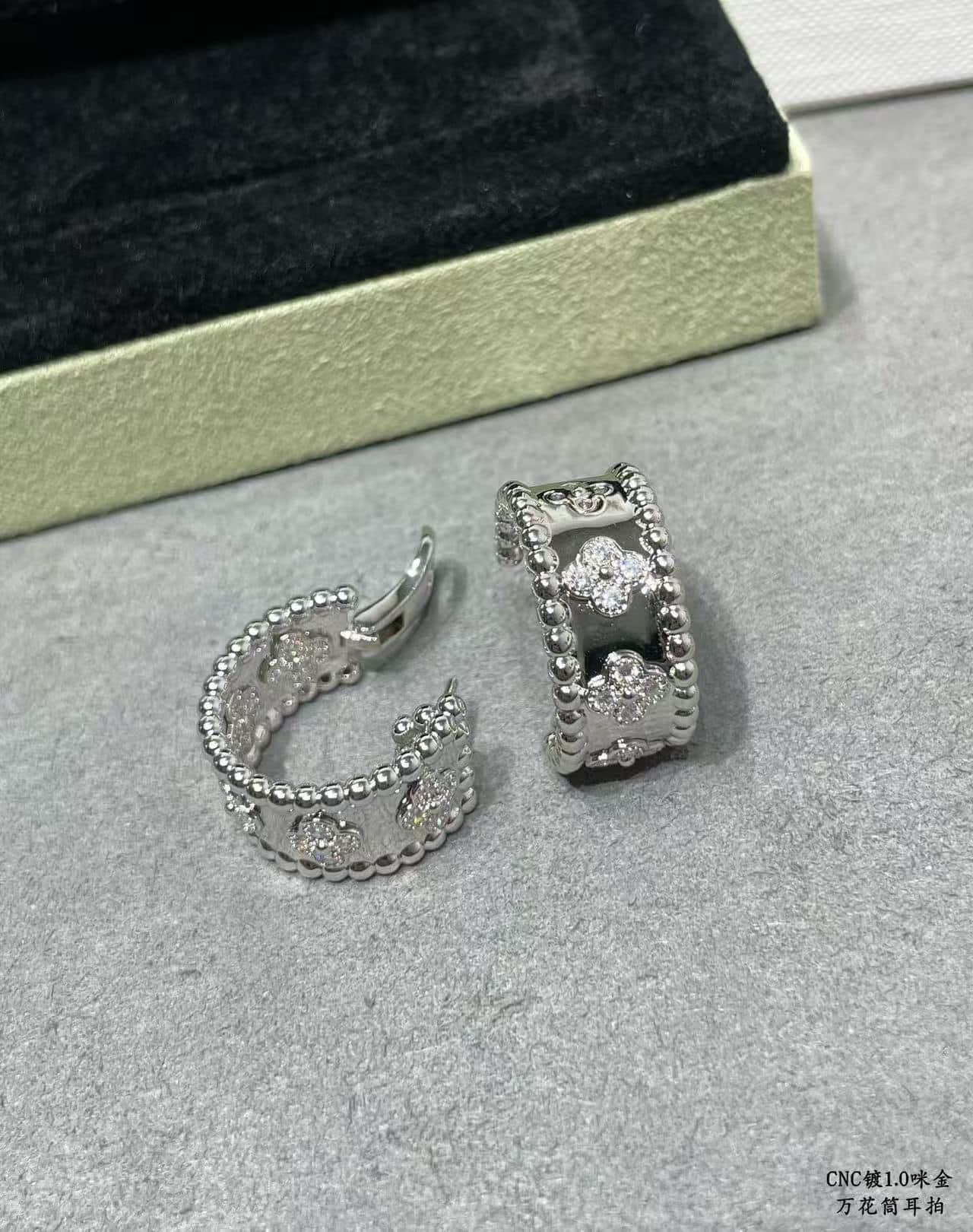 Van Cleef & Arpels Perlée clovers hoop earrings High