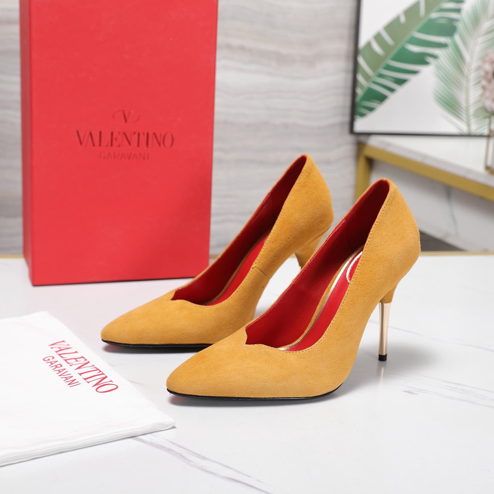 Valentino Garavani Leather  Pumps Women