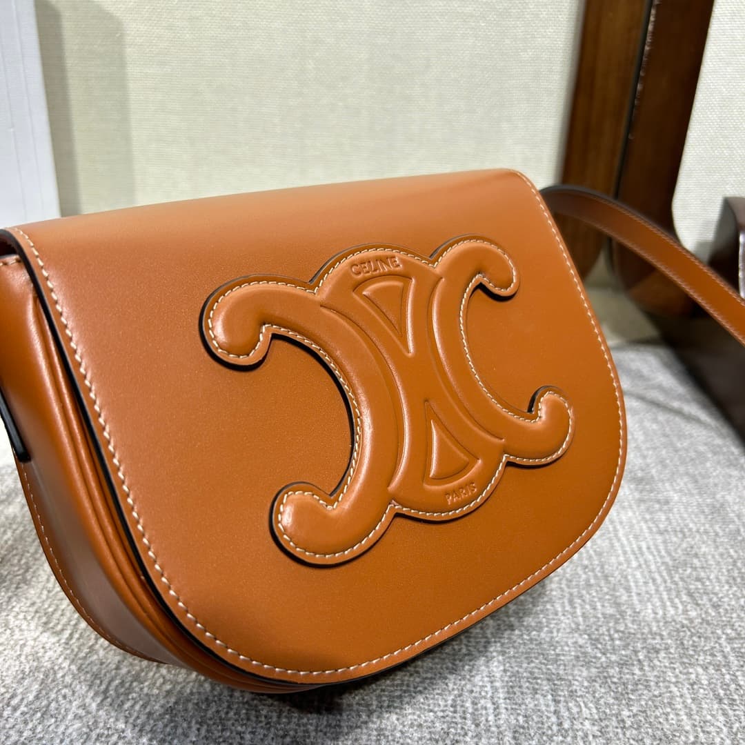 CELINE Folco Cuir Triomphe Shoulder Bag in Caramel Calfskin Leather High