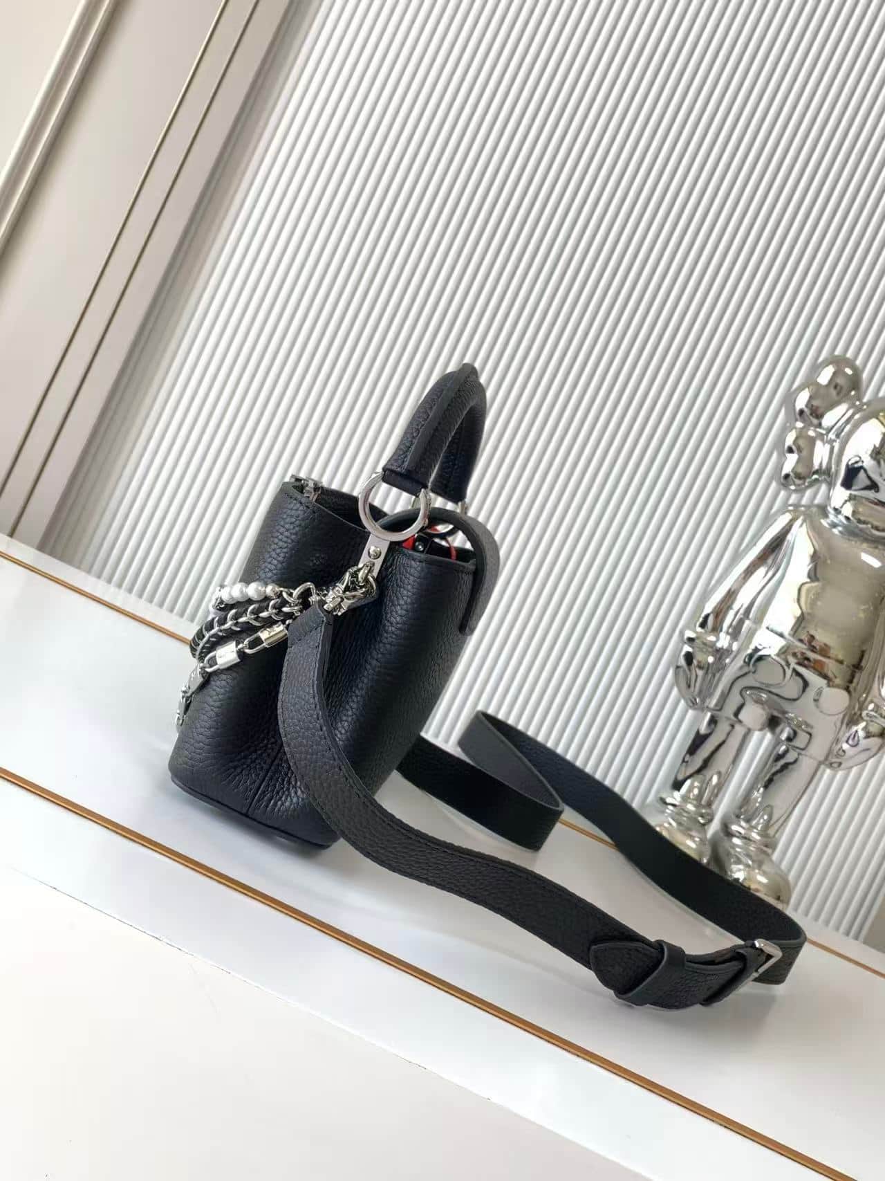 Louis Vuitton Capucines Mini bag Black Taurillon Leather M11908 TOP