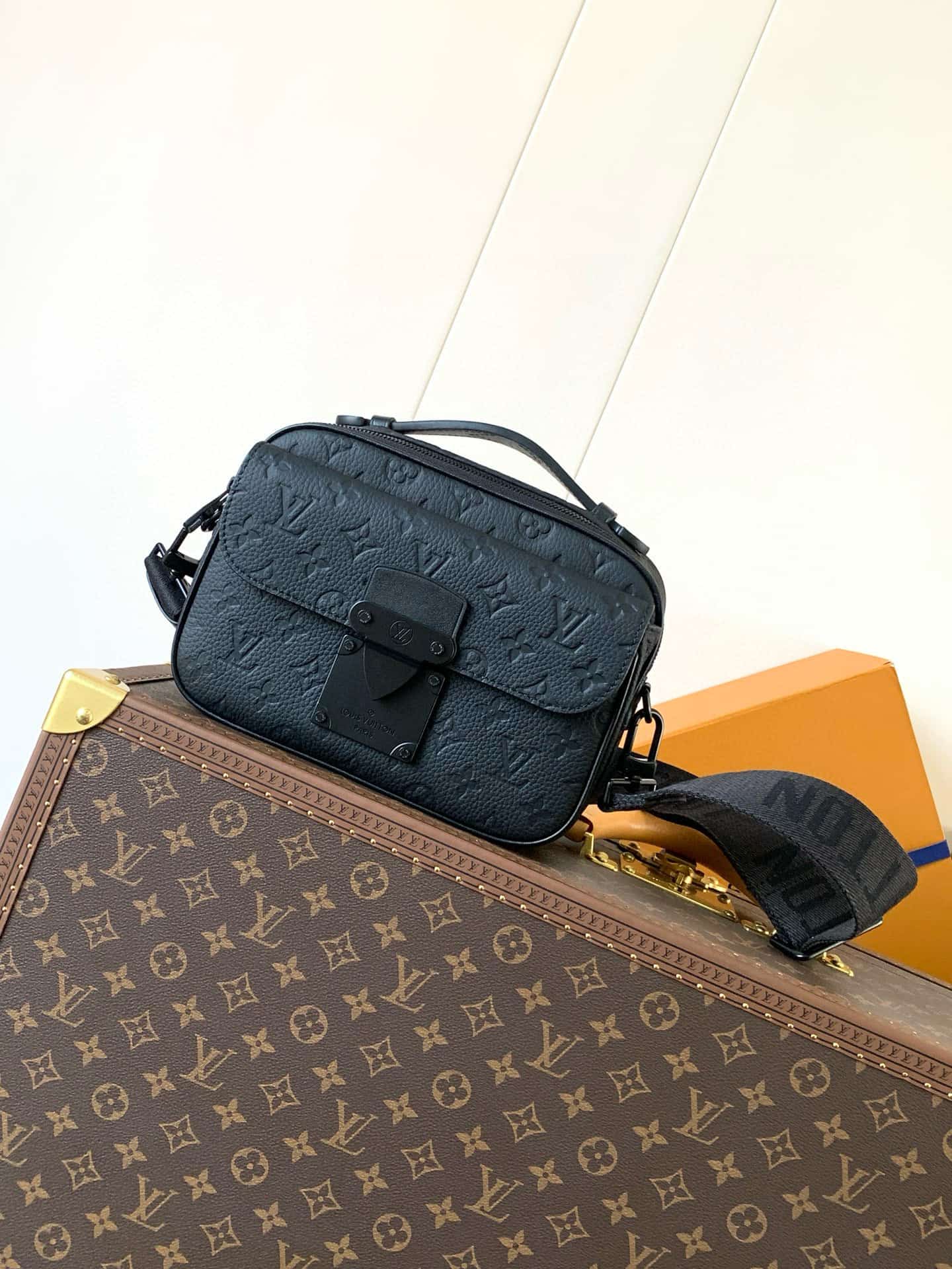Louis Vuitton S Lock Messenger Monogram cowhide leather Black M58489 High