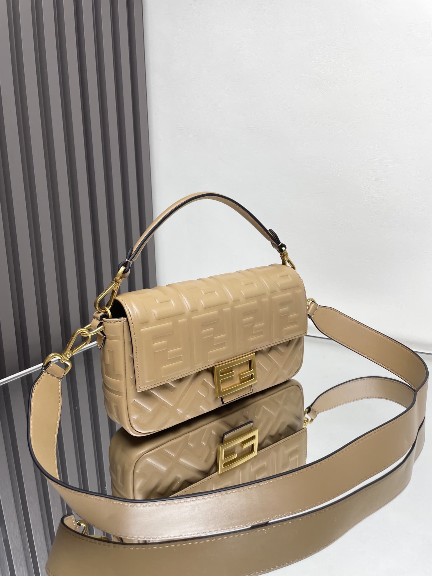 BAGUETTE leather bag Beige High