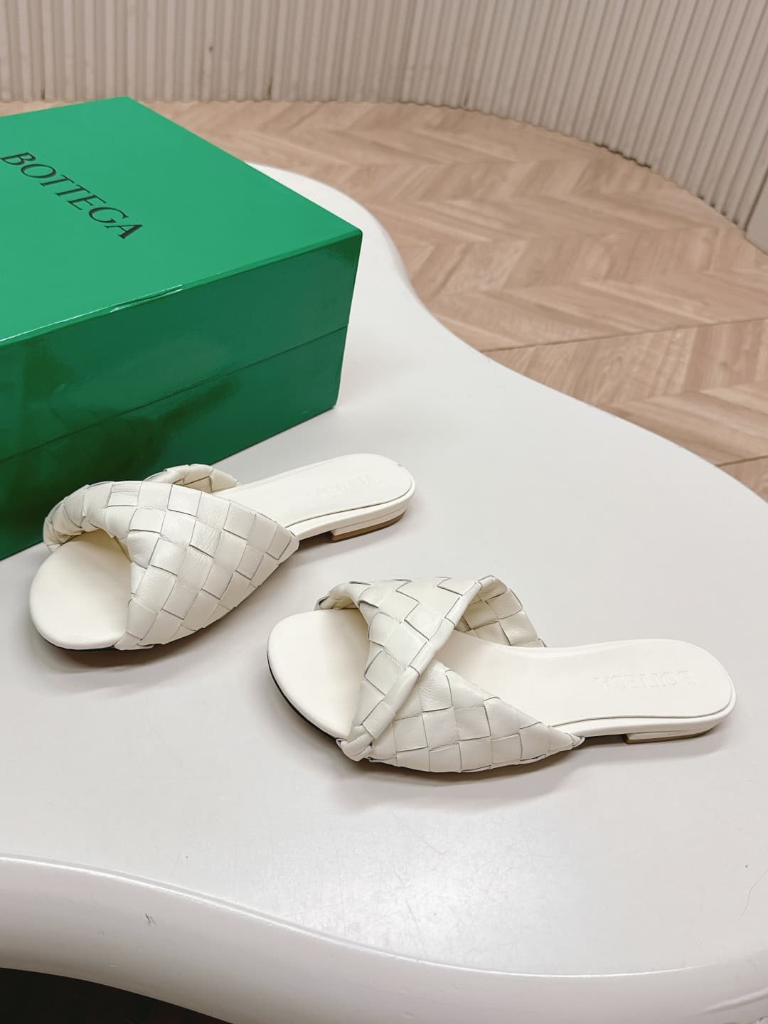 BOTTEGA VENETA Intrecciato Weave Leather Slides Low Women
