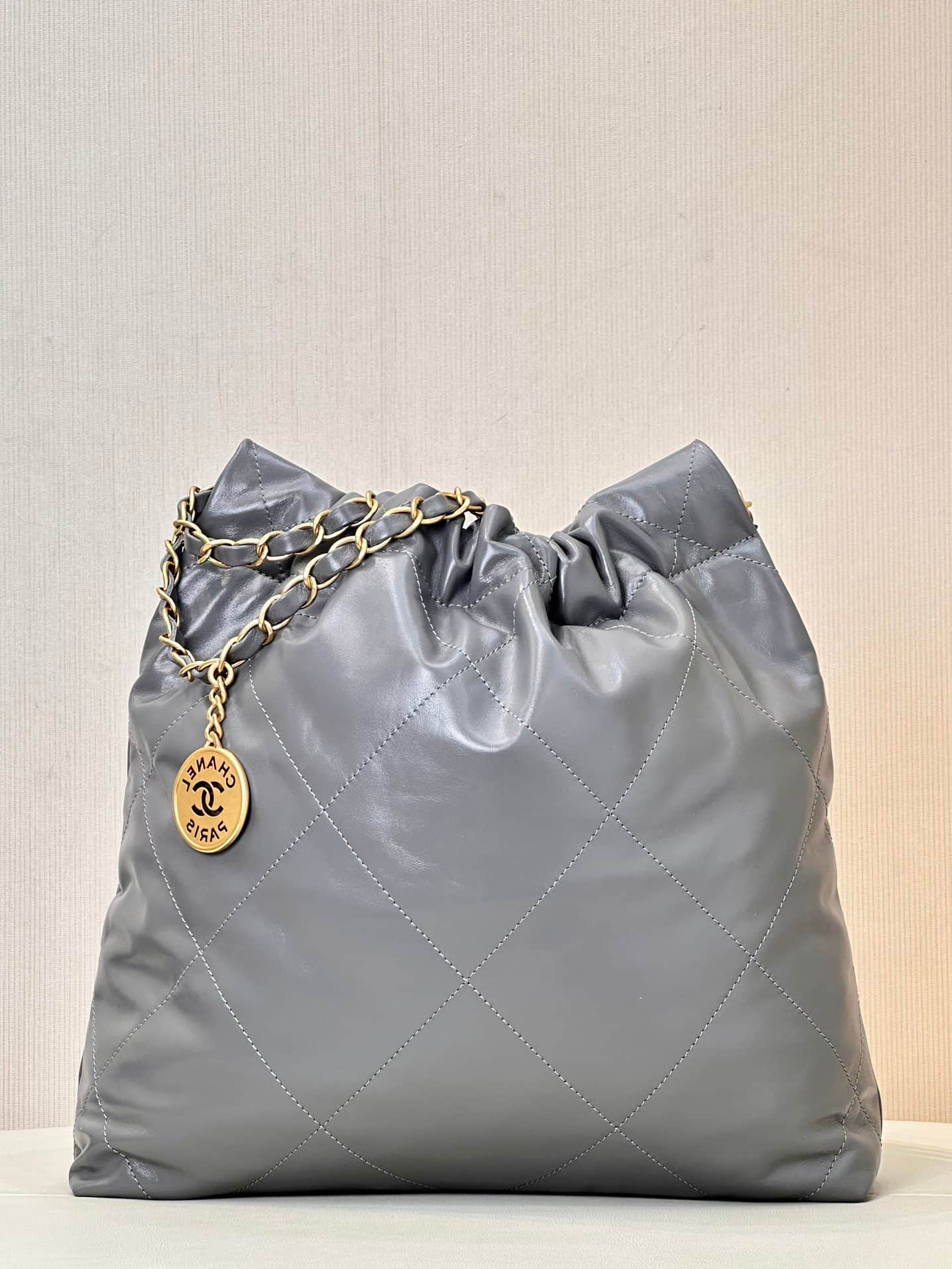 Chanel 22 Small handbag Shiny calfskin & Gold-tone metal AS3260 Grey TOP