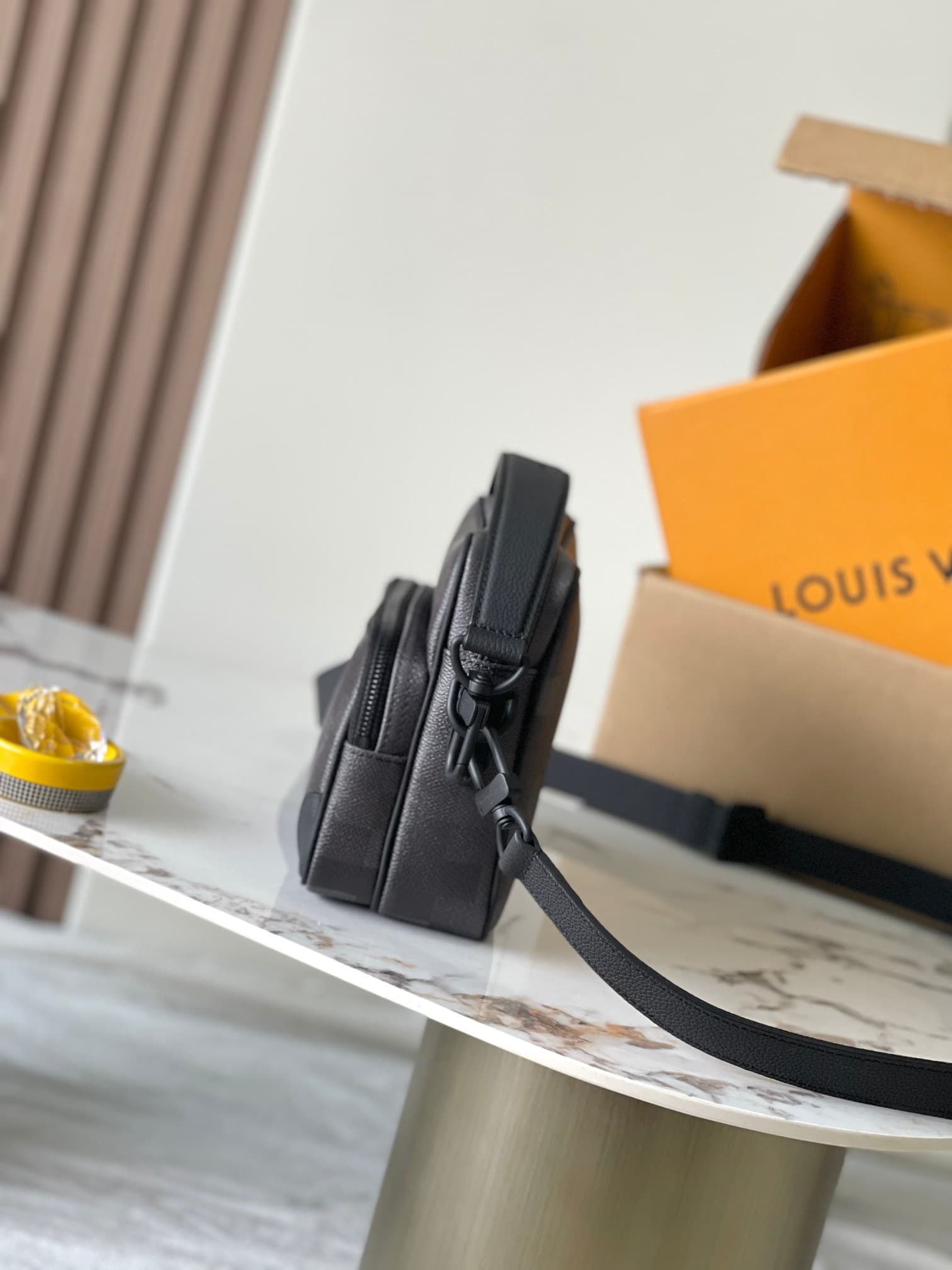 Louis Vuitton Nil Messenger Black Damoflage Black coated canvas M14988 TOP