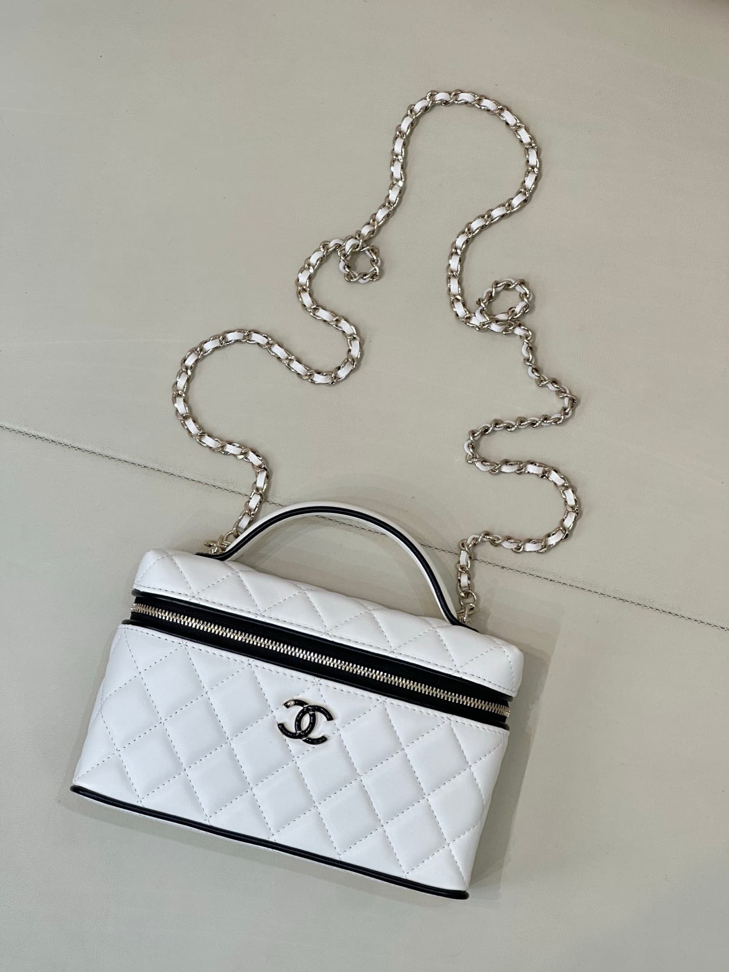 Chanel Vanity with Chain Lambskin & Gold-Tone Metal White AP5240 TOP