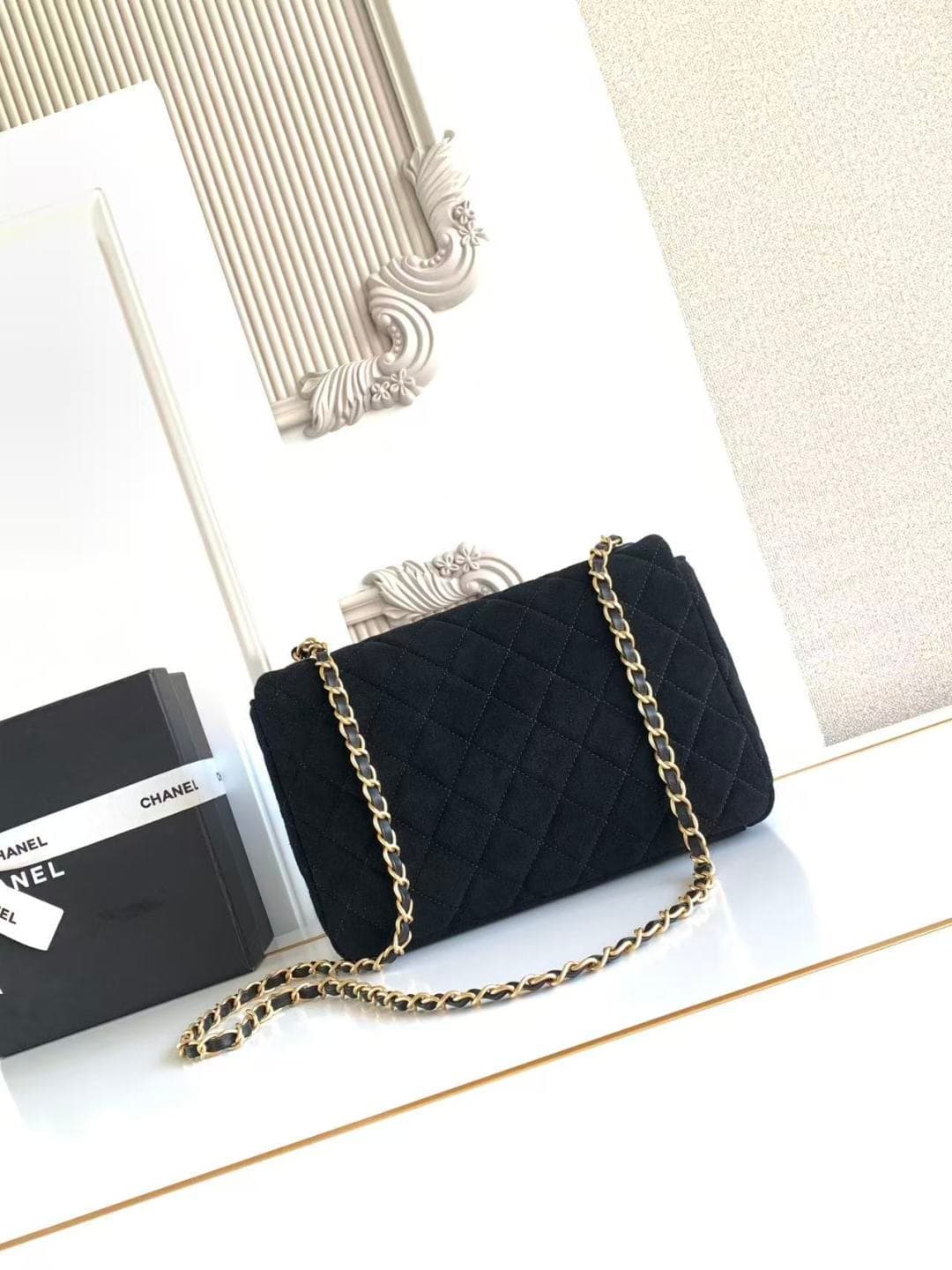 Chanel Classic Flap bag in Black Suede & Gold-Tone Metal AS5987 A