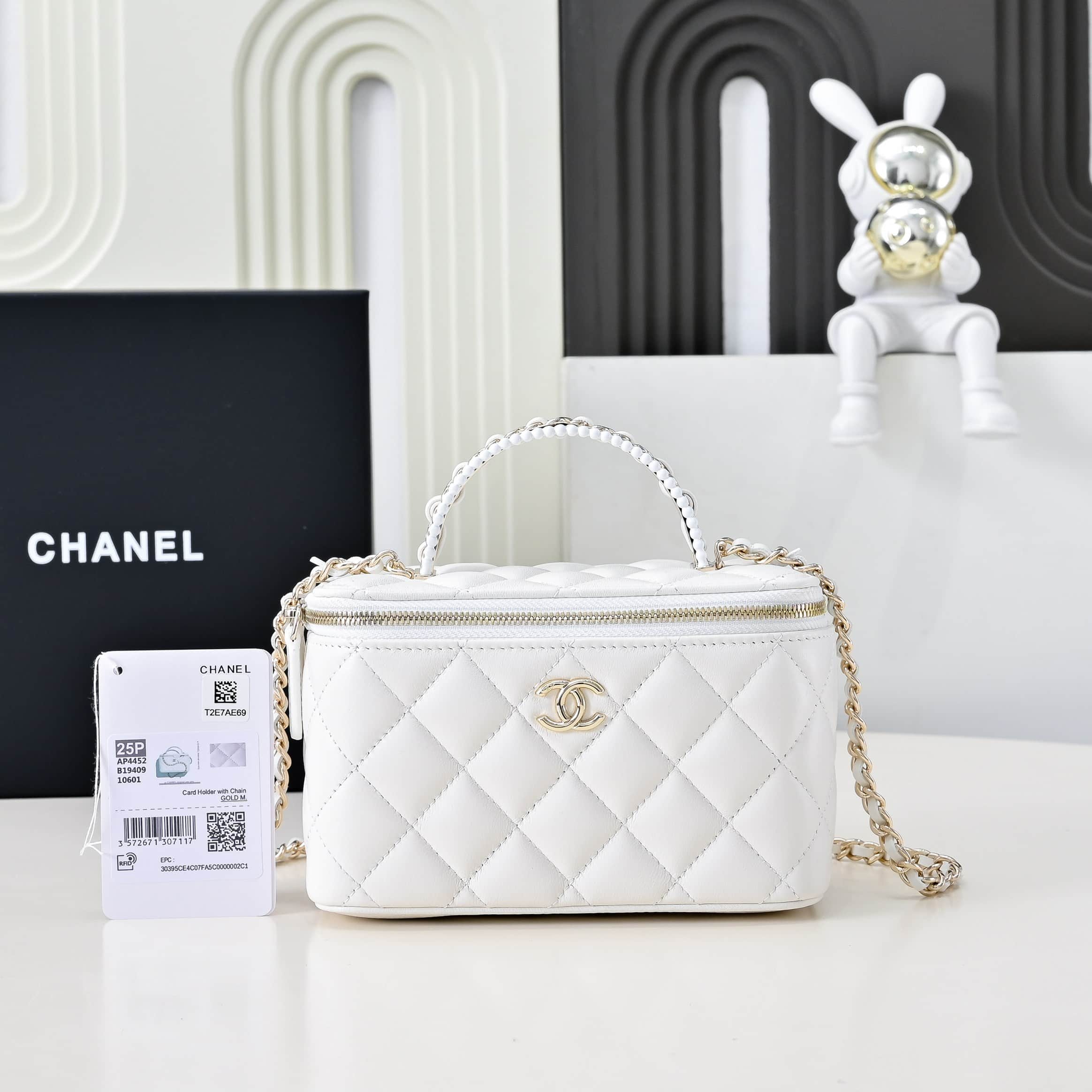 Chanel LONG VANITY WITH CHAIN Lambskin, Imitation Pearls & Gold-Tone Metal AP4452 White A