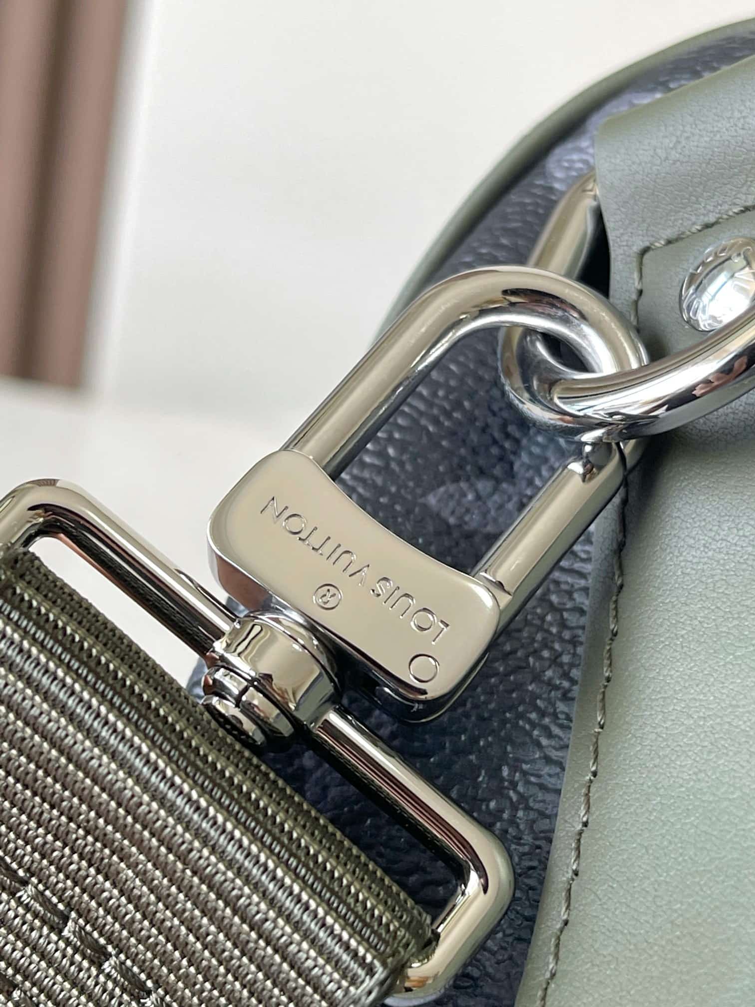 Louis Vuitton Keepall Bandoulière 25 Khaki Green Monogram Eclipse coated canvas M28638 TOP