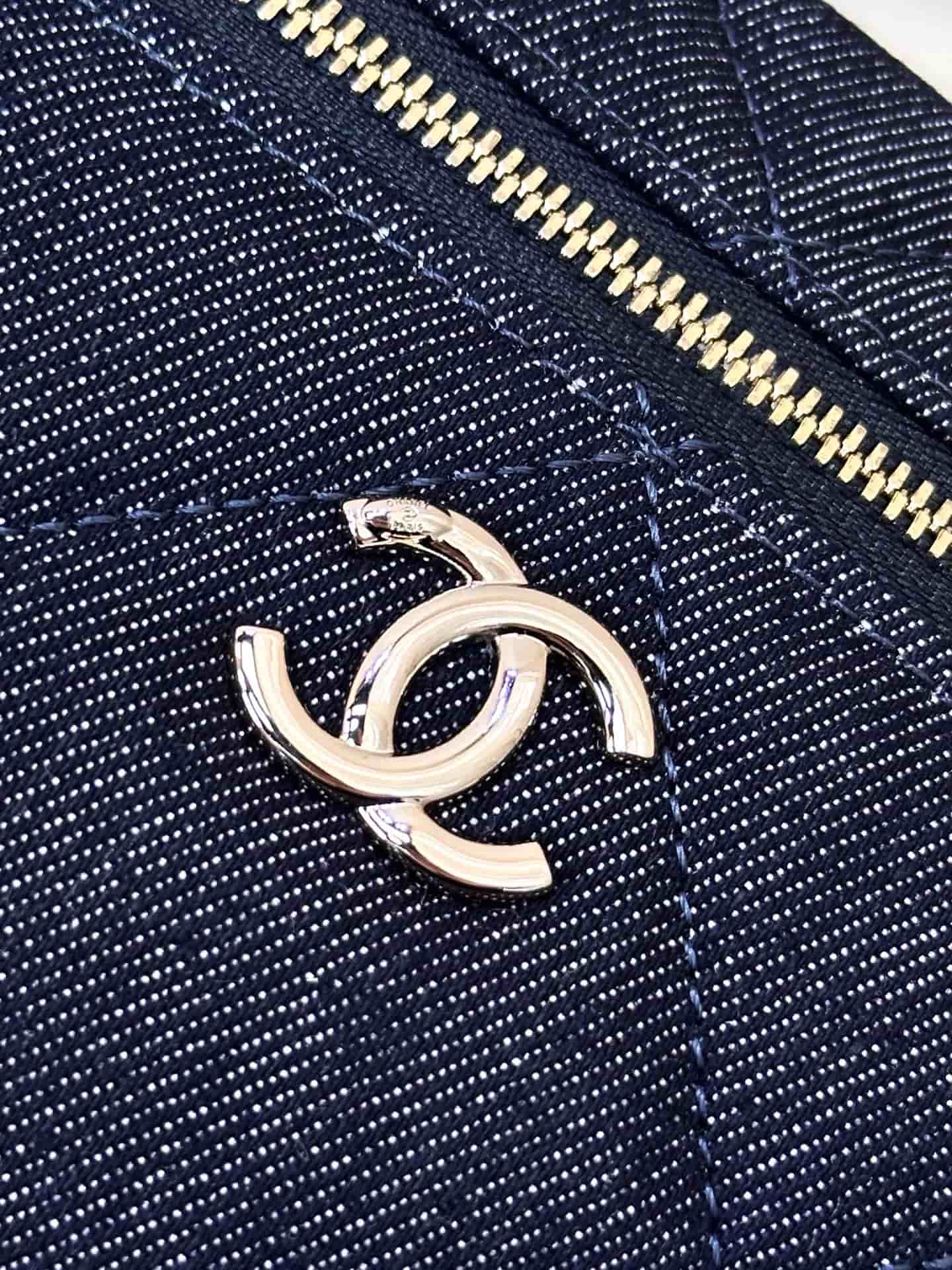 Chanel Vanity with Chain Denim & Gold-Tone Metal Dark Blue  AP4936 TOP