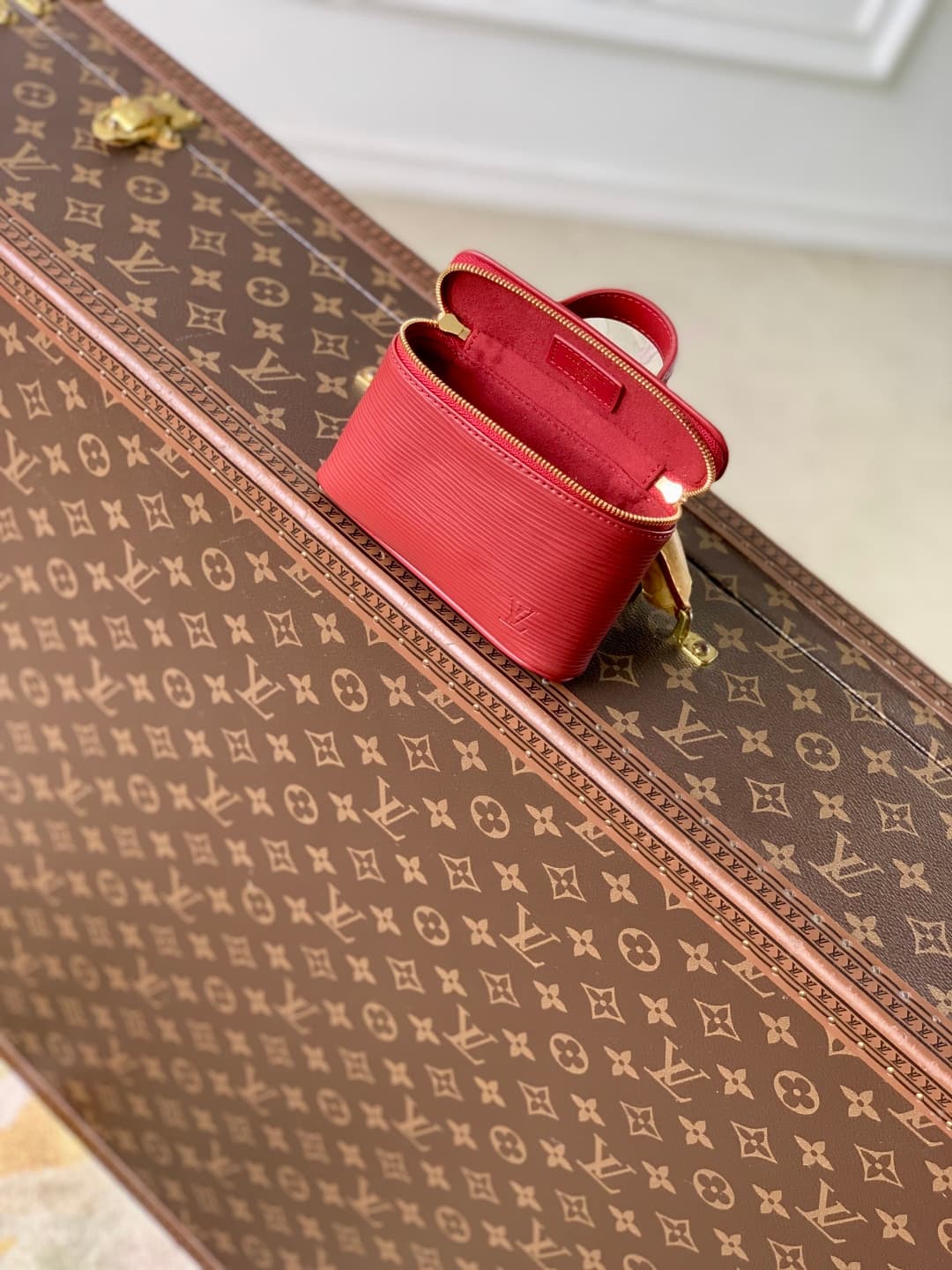 Louis Vuitton Nice Beauty cosmetic bag Epi leather M25688 red high