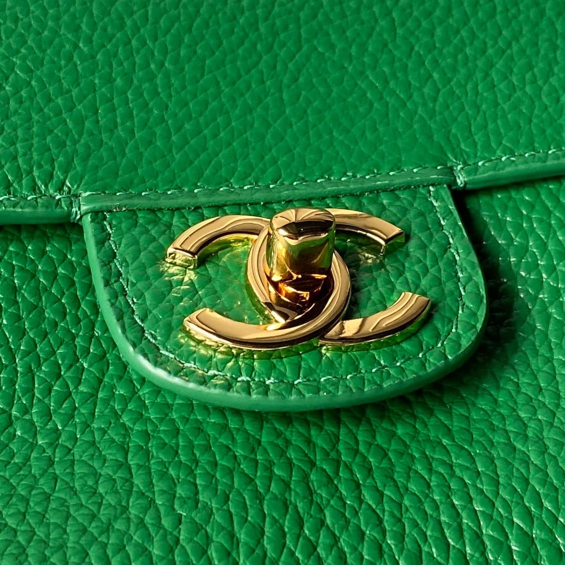 Chanel Maxi Flapbag Grained Calfskin & Gold-Tone Metal Green AS6231 A