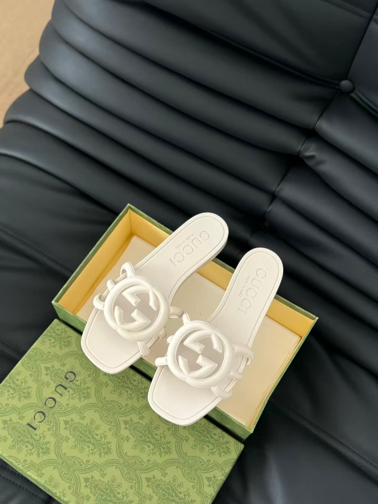 Gucci Women's Interlocking G slide sandal