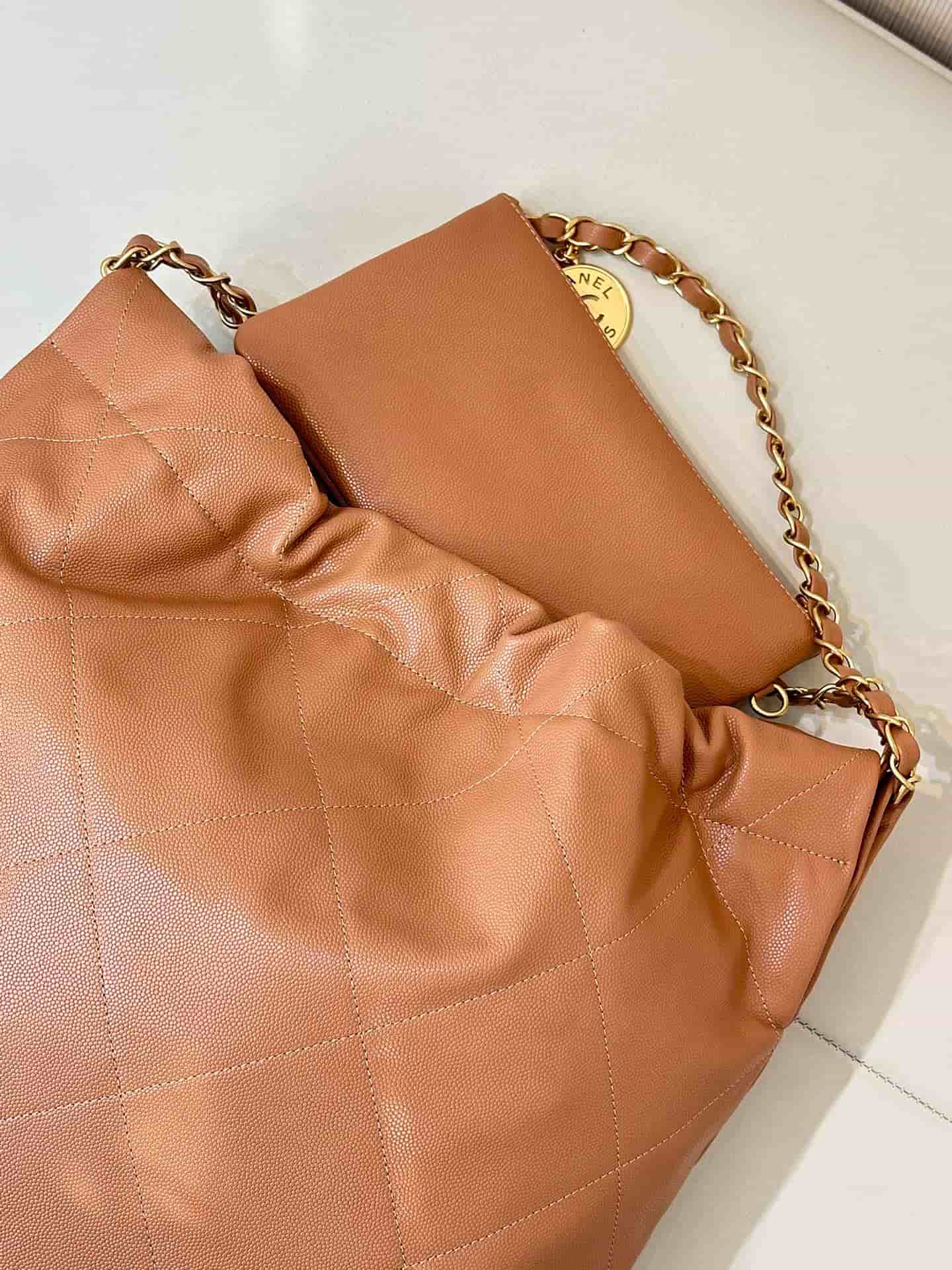 Chanel 22 Small handbag Shiny calfskin & gold-tone metal AS3260 Caramel TOP