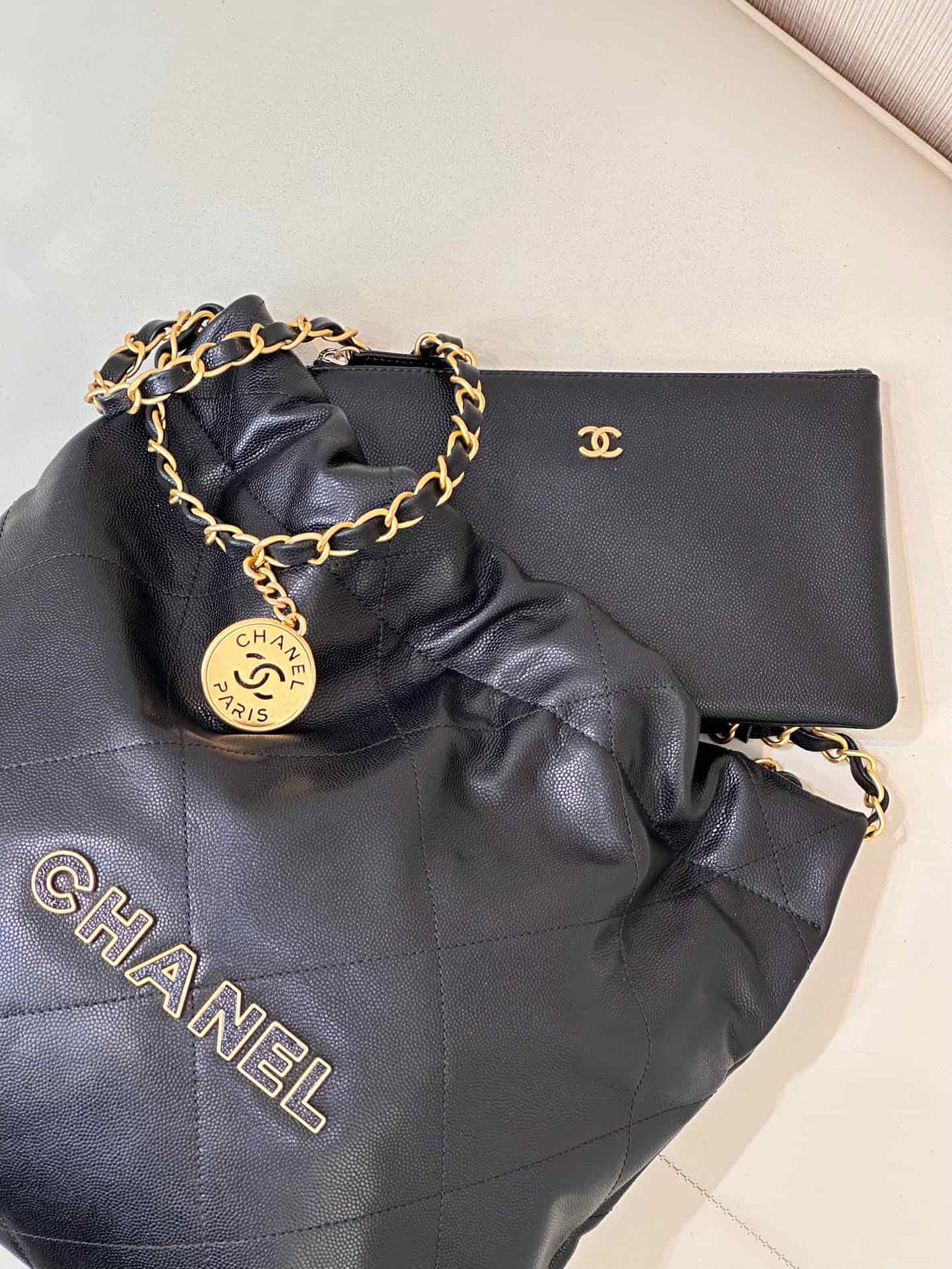 Chanel 22 Small handbag Shiny calfskin & gold-tone metal AS3260 Black TOP