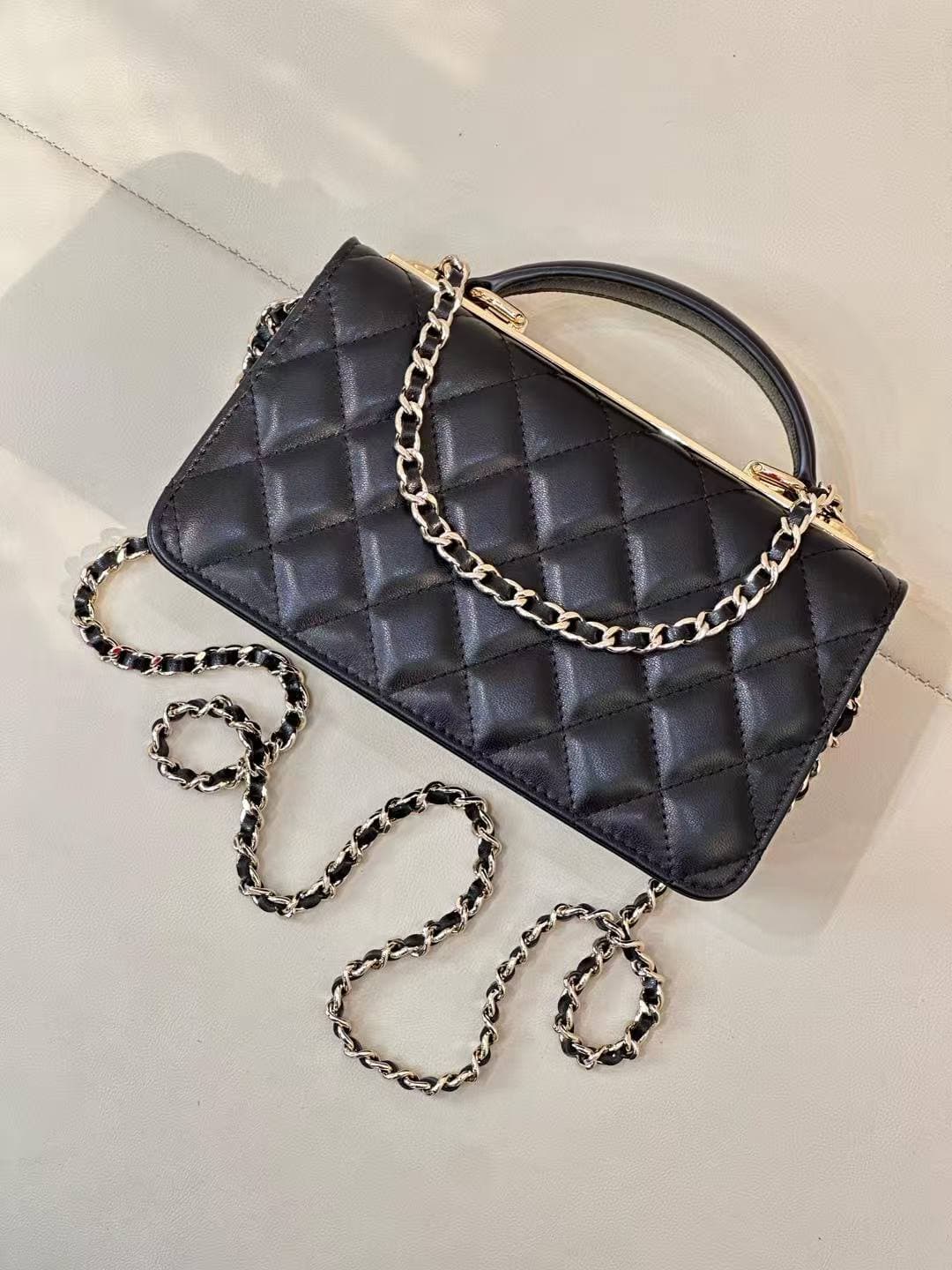 Chanel Clutch with chain Lambskin & Gold-Tone Metal AP4184 TOP