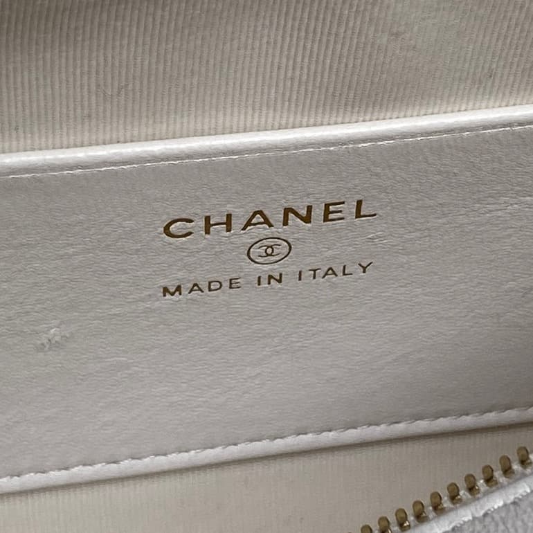 Chanel Classic Clutch with Chain Lambskin & Gold-Tone Metal White AP4474 High
