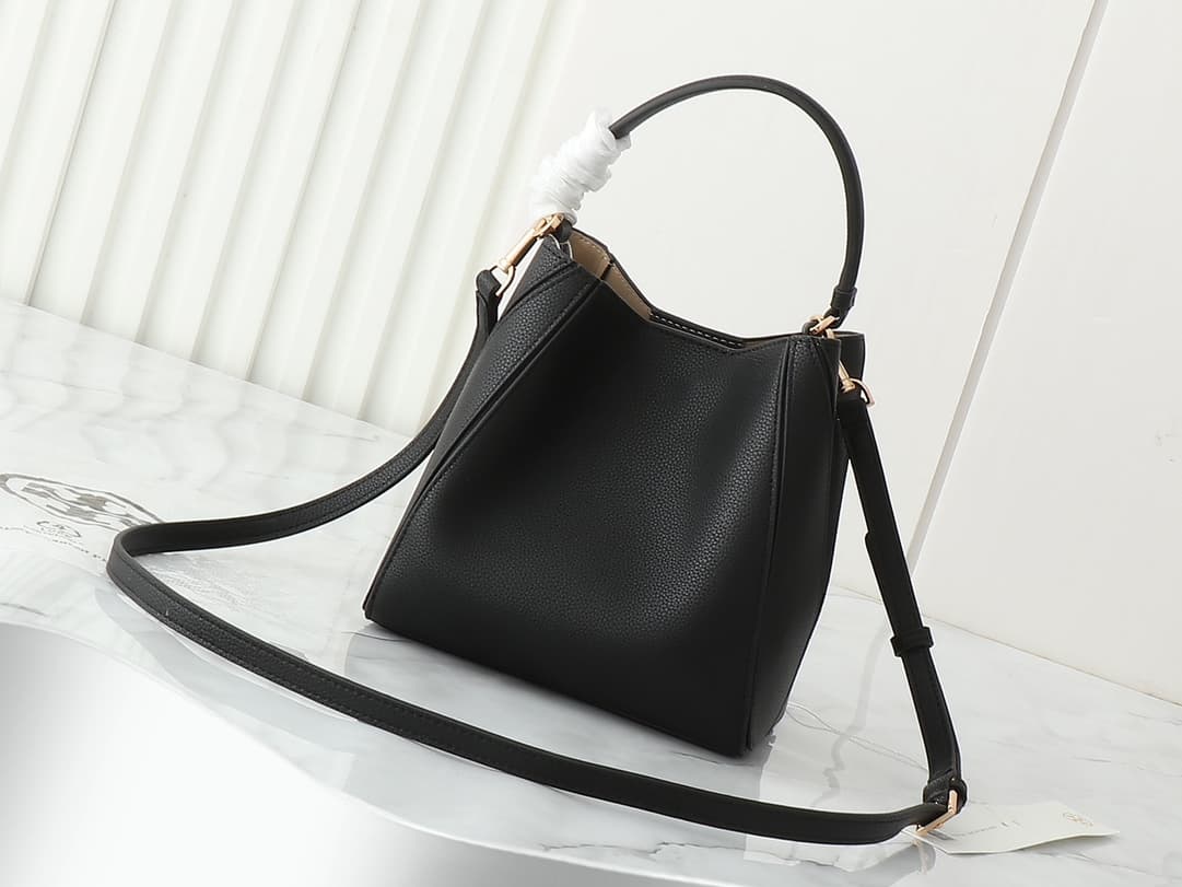 Tory Burch mcgraw hobo bag black grained calfskin high