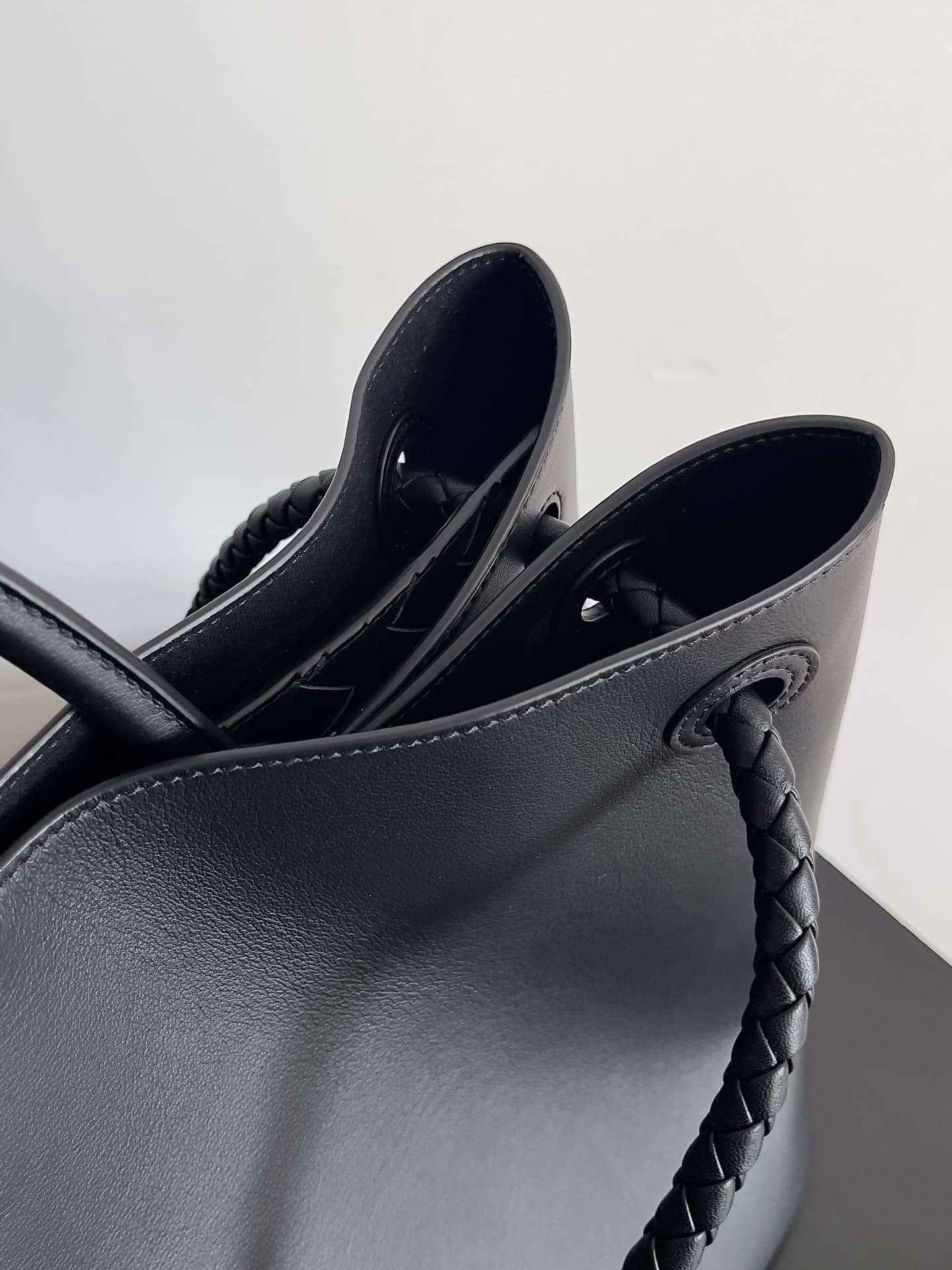 BV Andiamo Large tote bag in black calfskin leather TOP