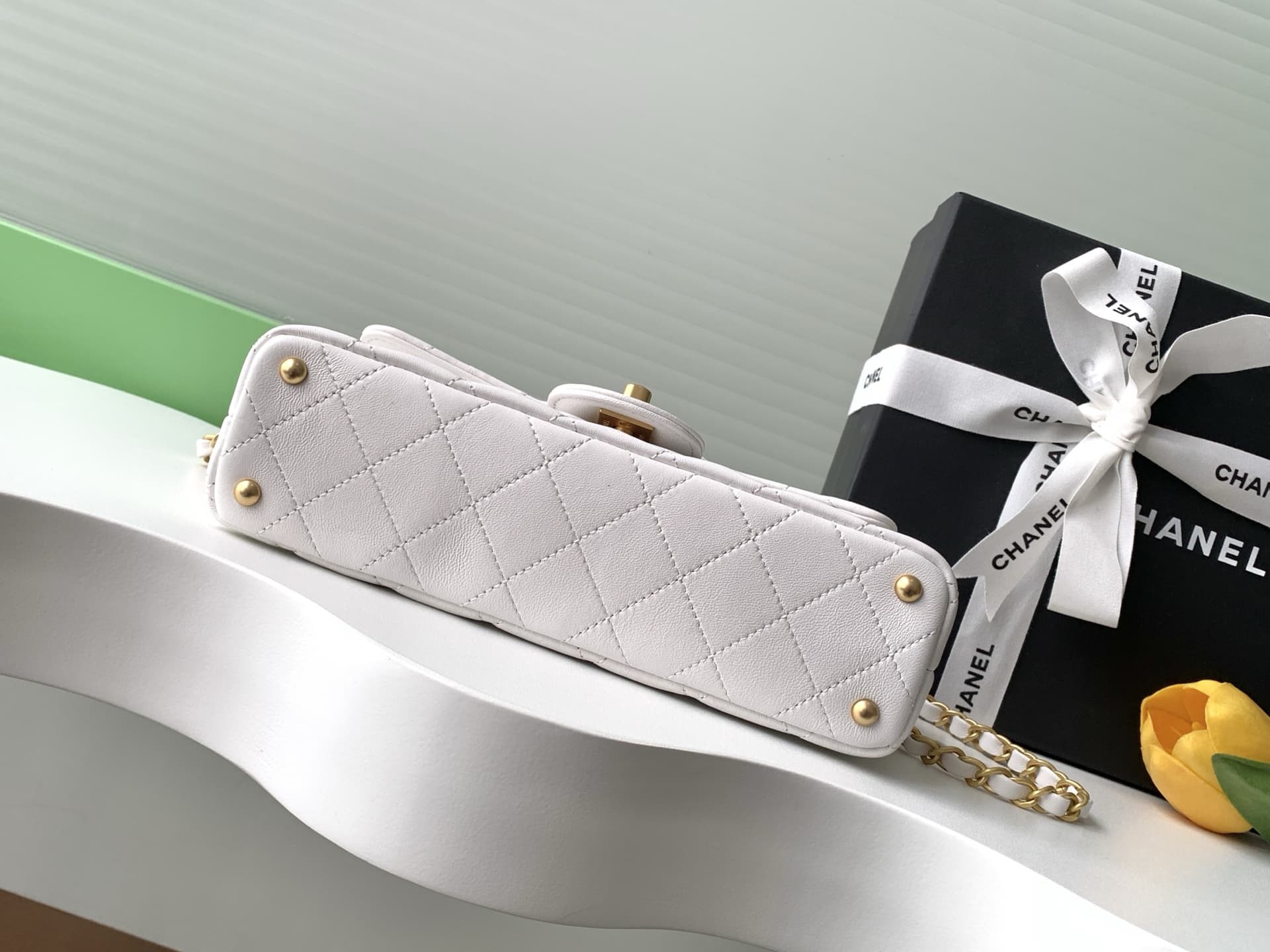 Mini FLAP BAG WITH TOP HANDLE Lambskin Gold-Metal AS5354 White A