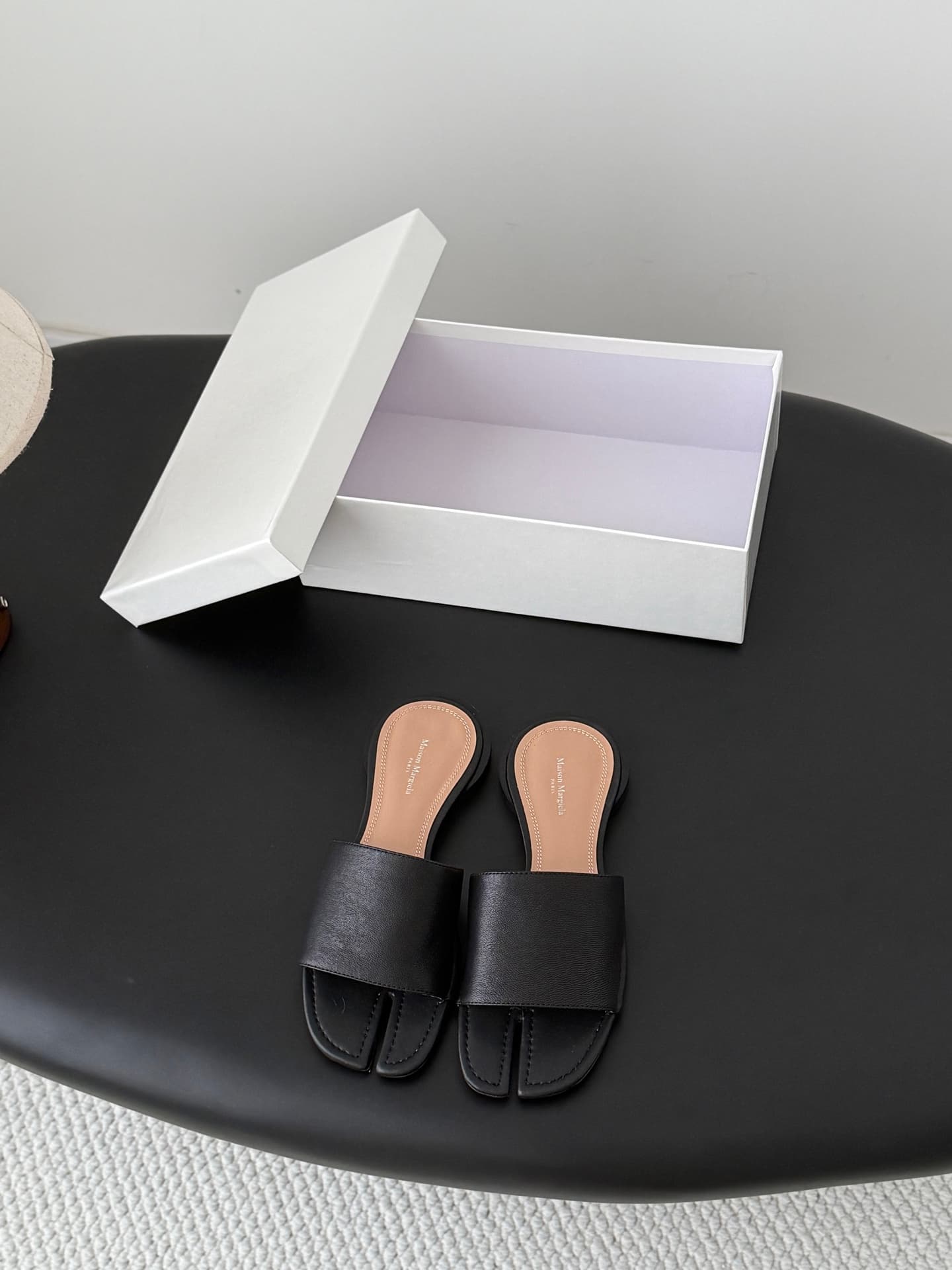 Maison Margiela Split-Toe Tabi Flat Leather Sandals Women